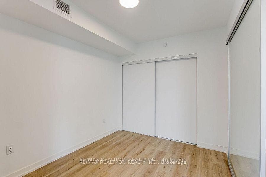 395 Bloor Street Unit 4711 photo 9