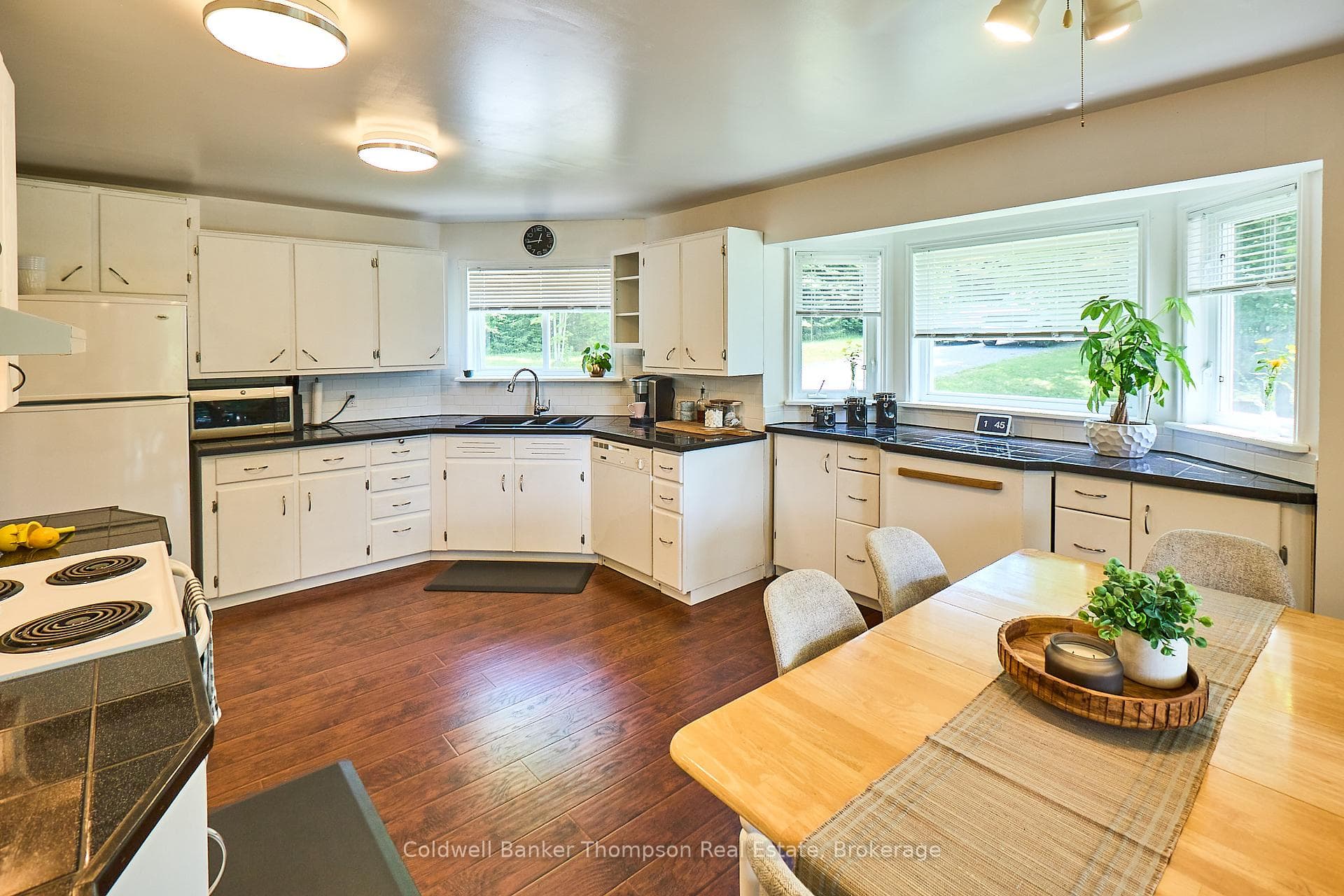 550 Valley View Road photo 7