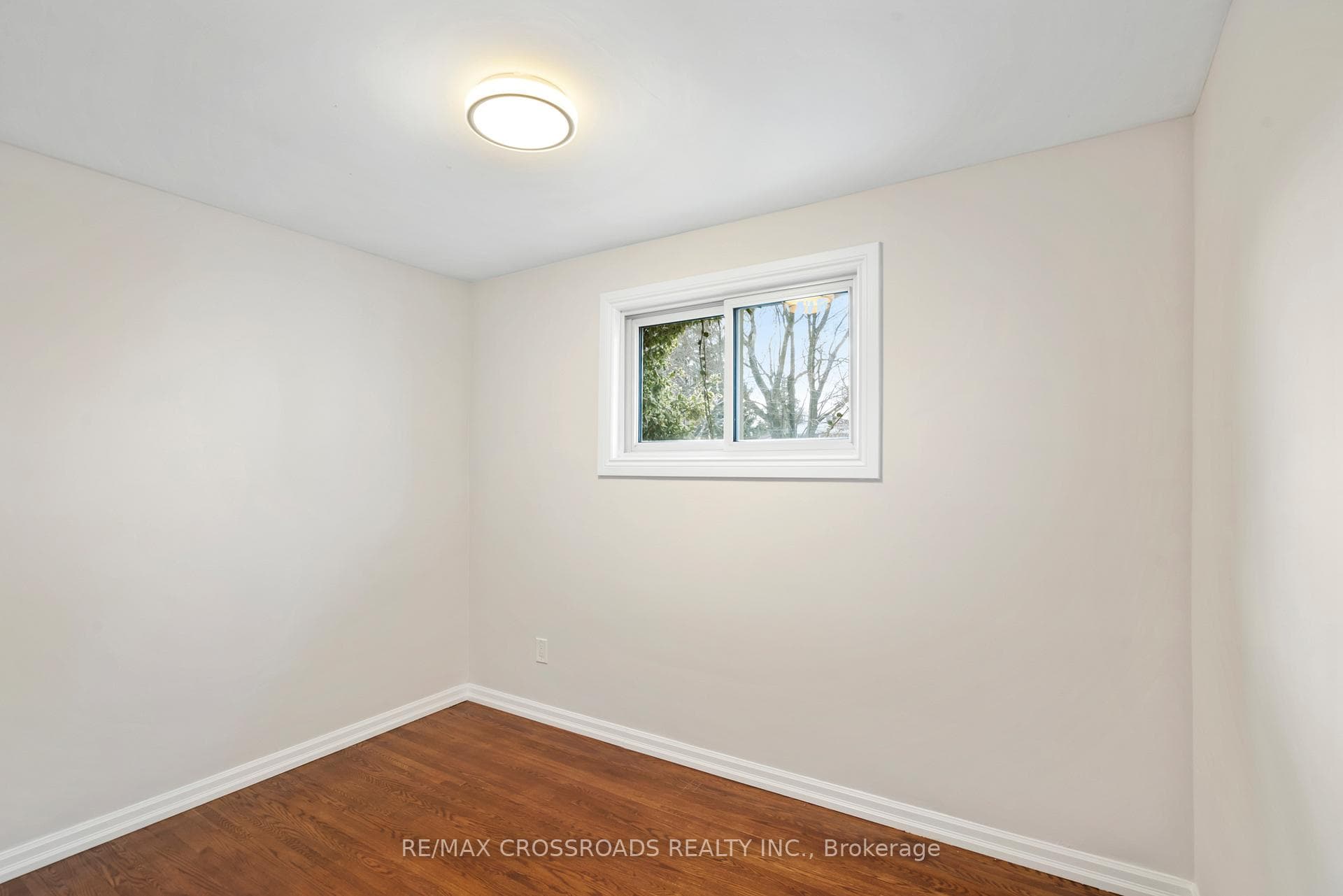 914 Walnut Court photo 16
