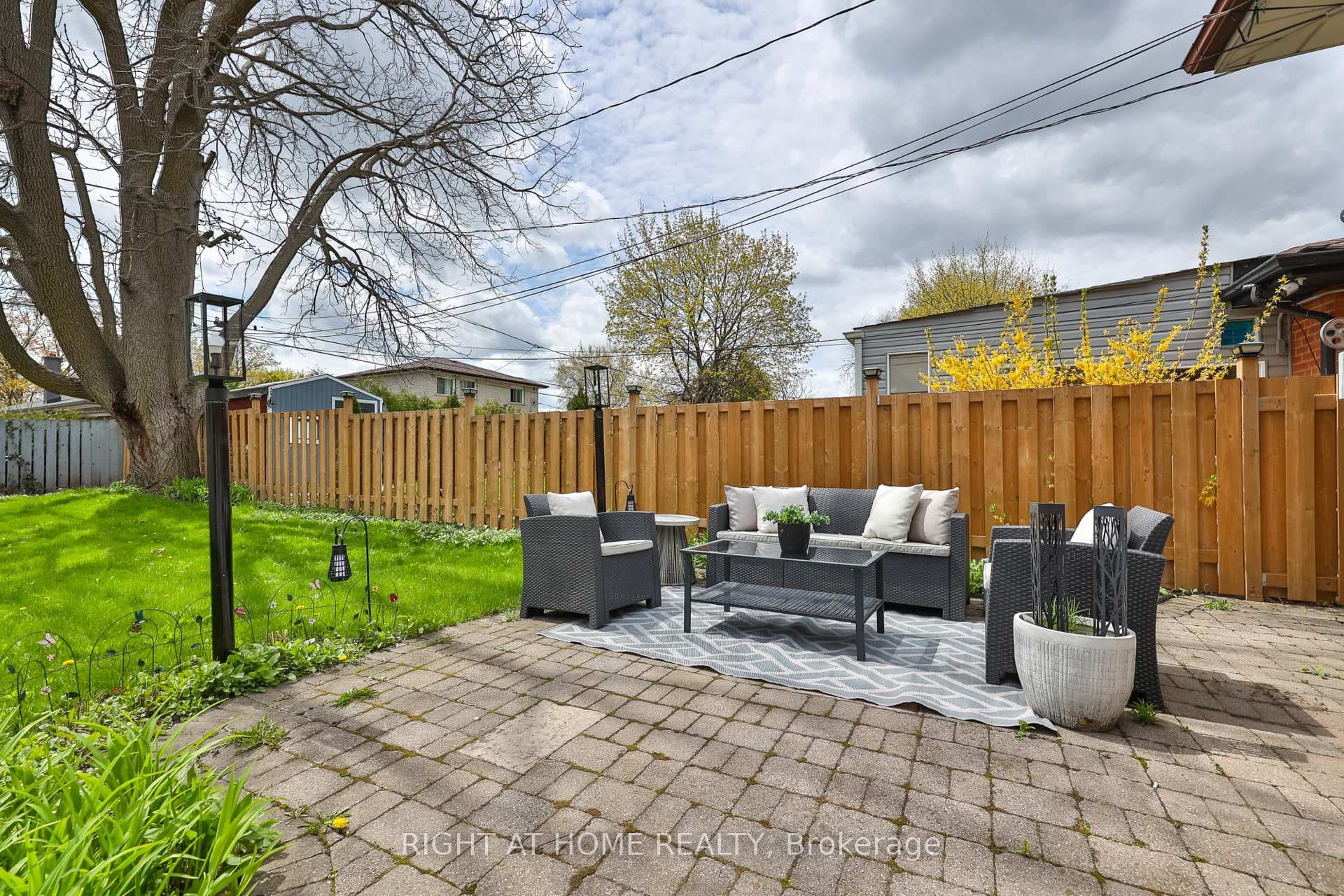 11 Farley Crescent photo 39