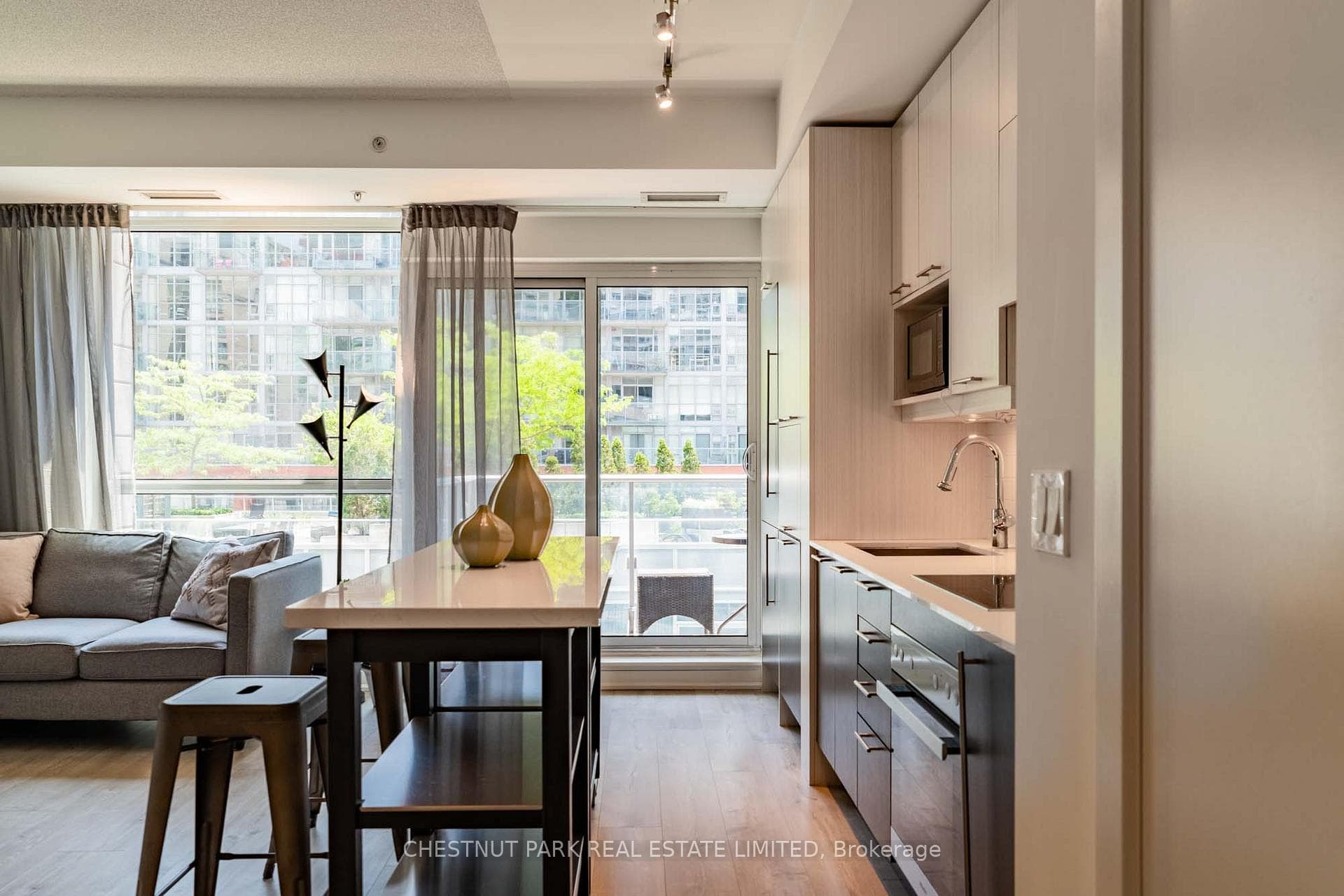 199 Richmond Street Unit 711 photo 6