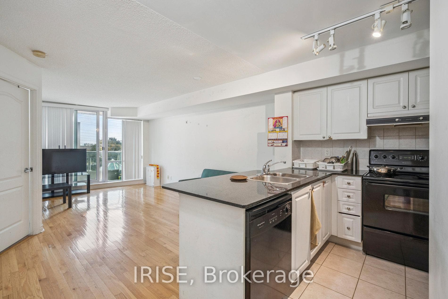 33 Elm Drive Unit 411 photo 13