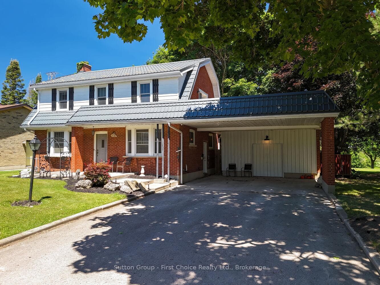270 Devon Street photo 1