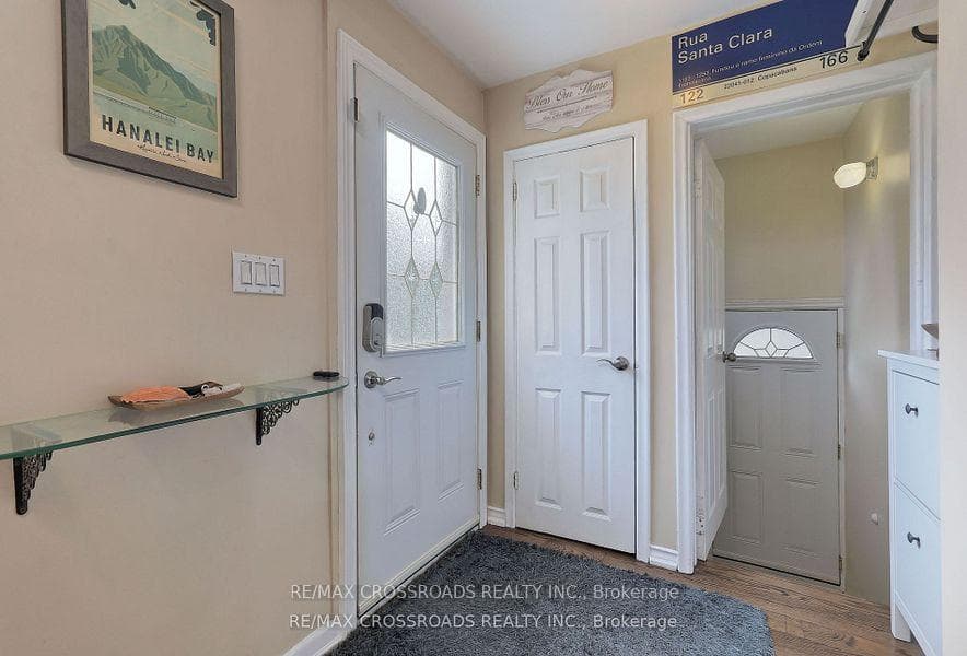 588 Brimley Road photo 3