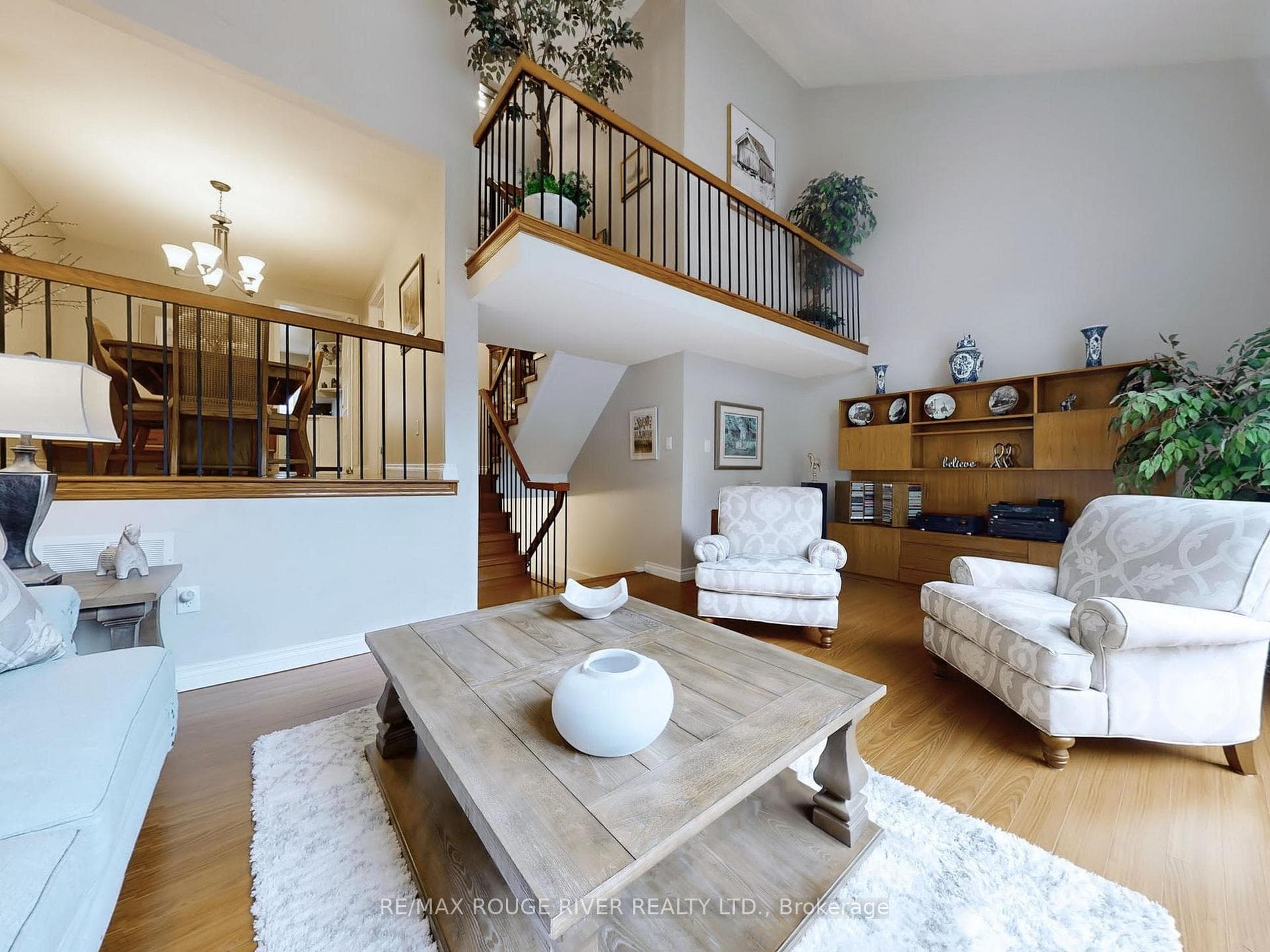 1763 Listowell Crescent photo 6