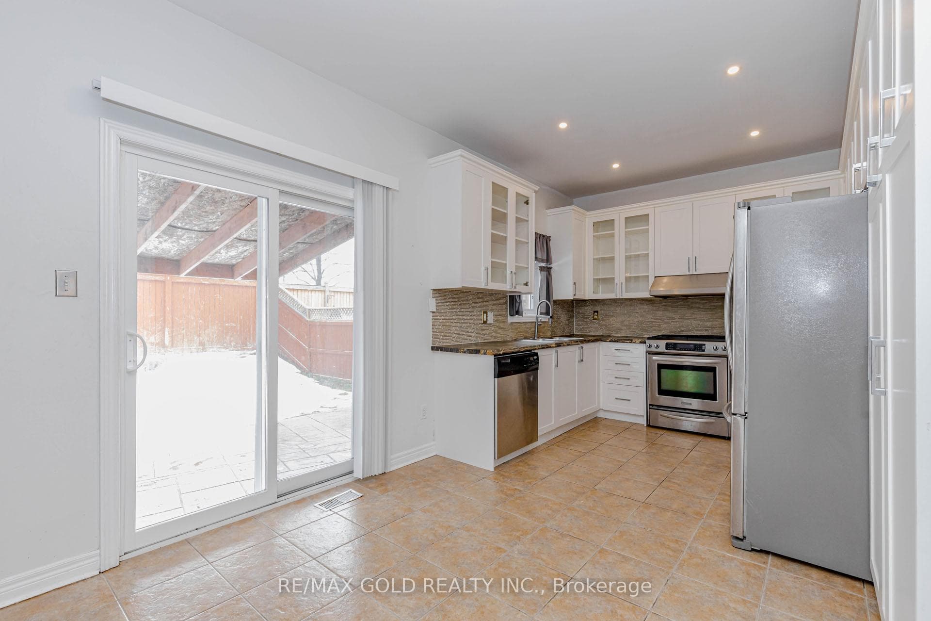 64 Mossgrove Crescent photo 12