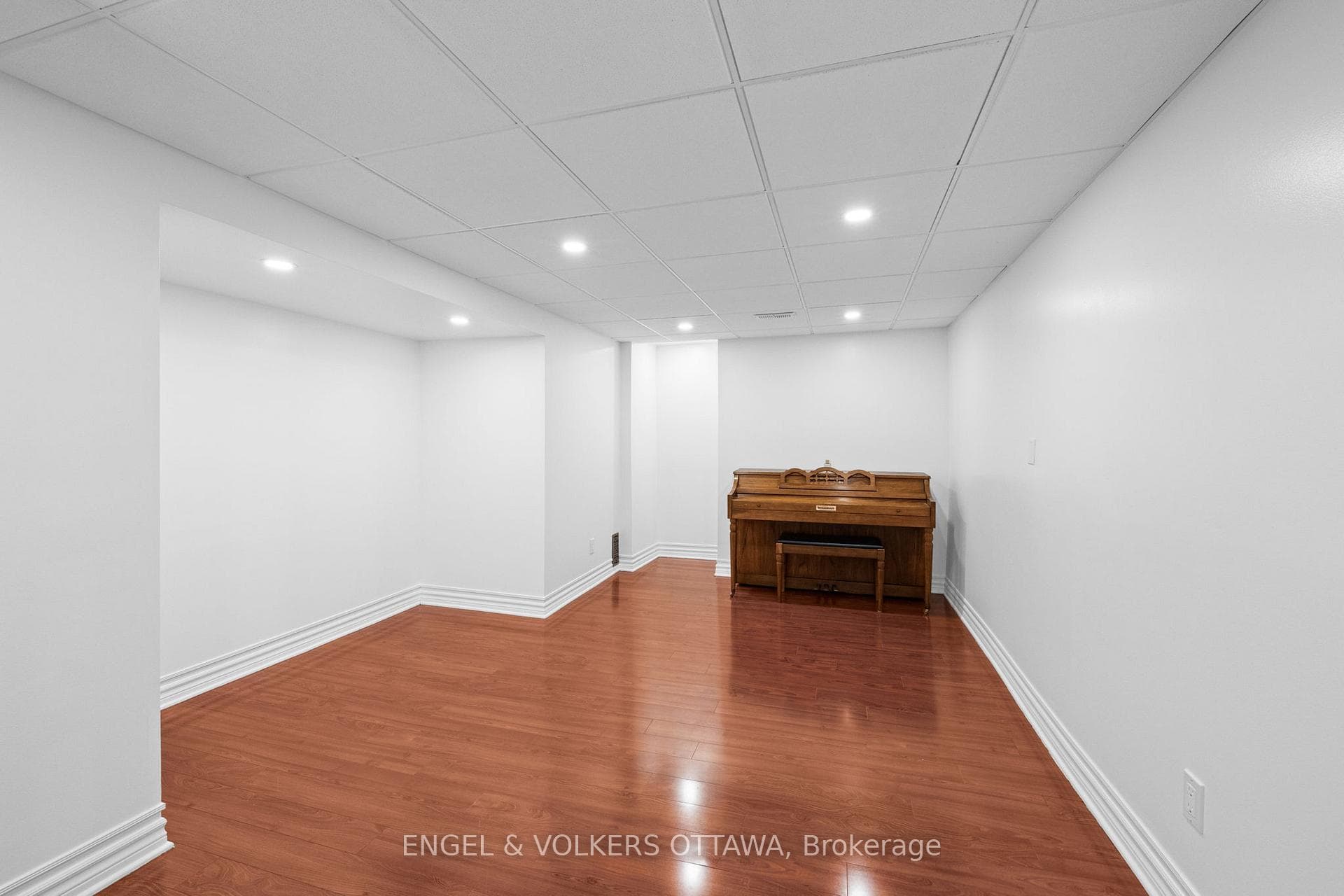 563 Merkley Drive photo 29