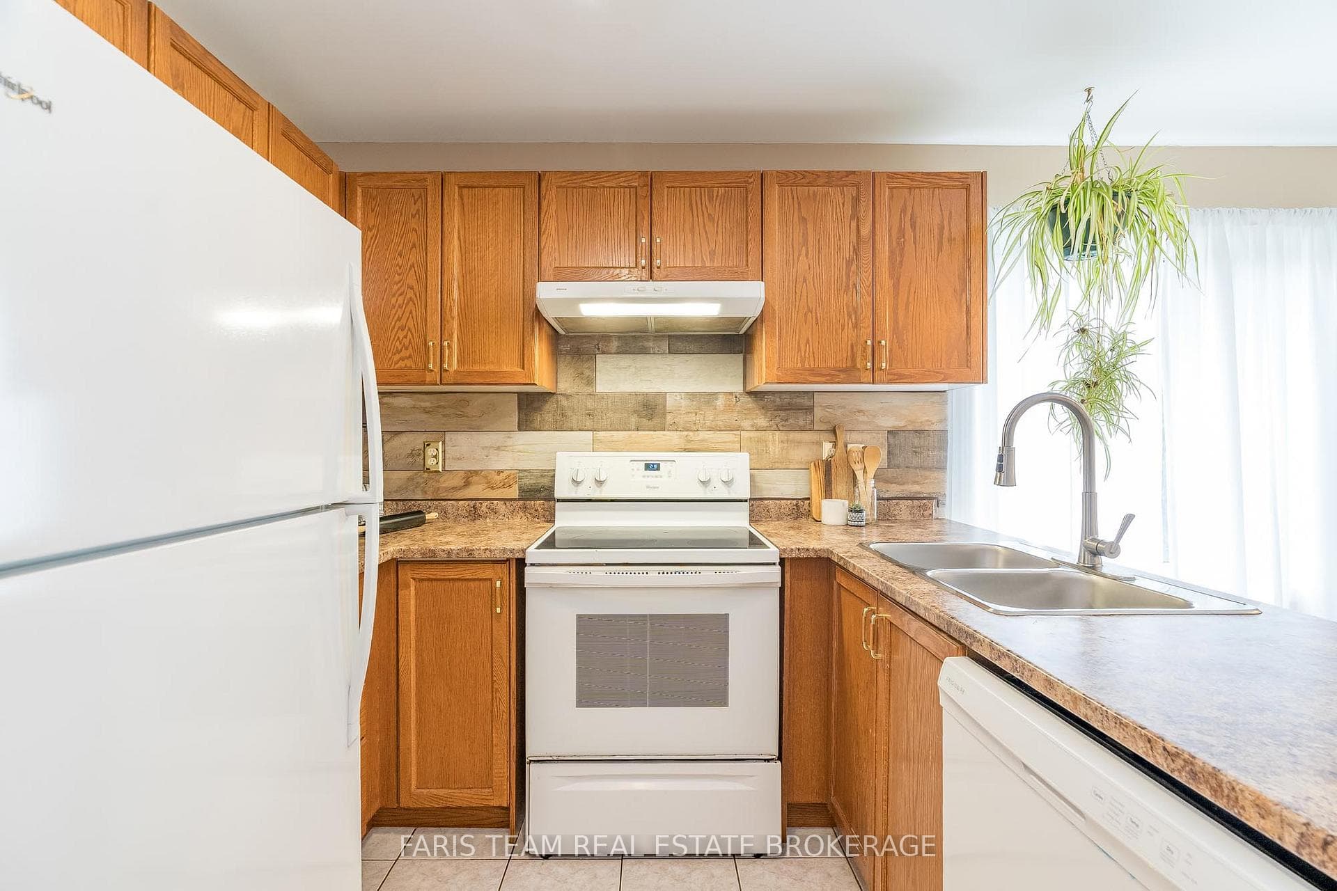 1006 Leslie Drive photo 5