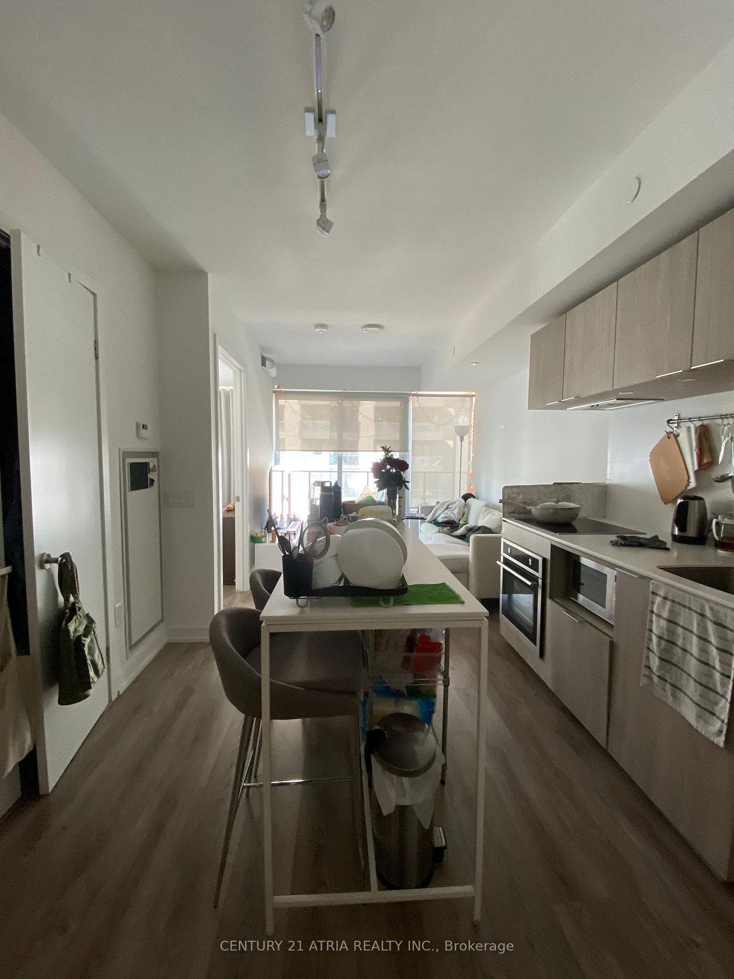 77 Shuter Street Unit 1012 photo 3