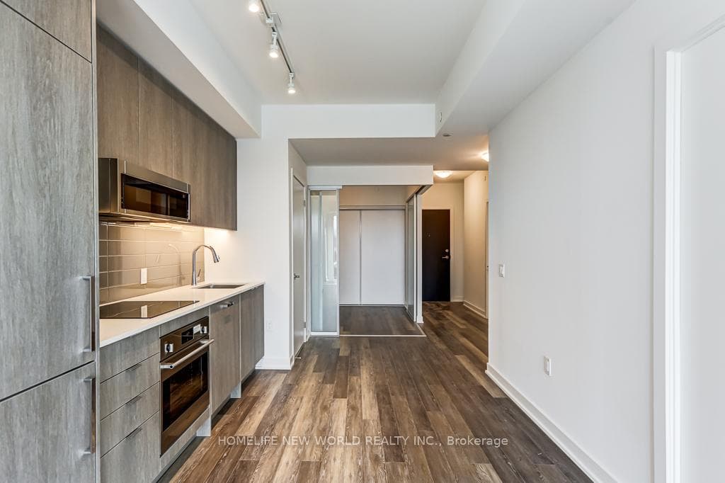250 Lawrence Avenue Unit 520 photo 12