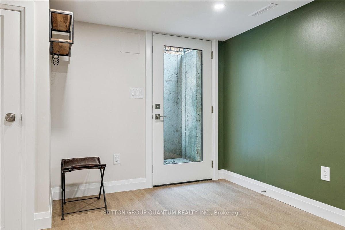 18 Pleasant Avenue Unit Unit 2 photo 2