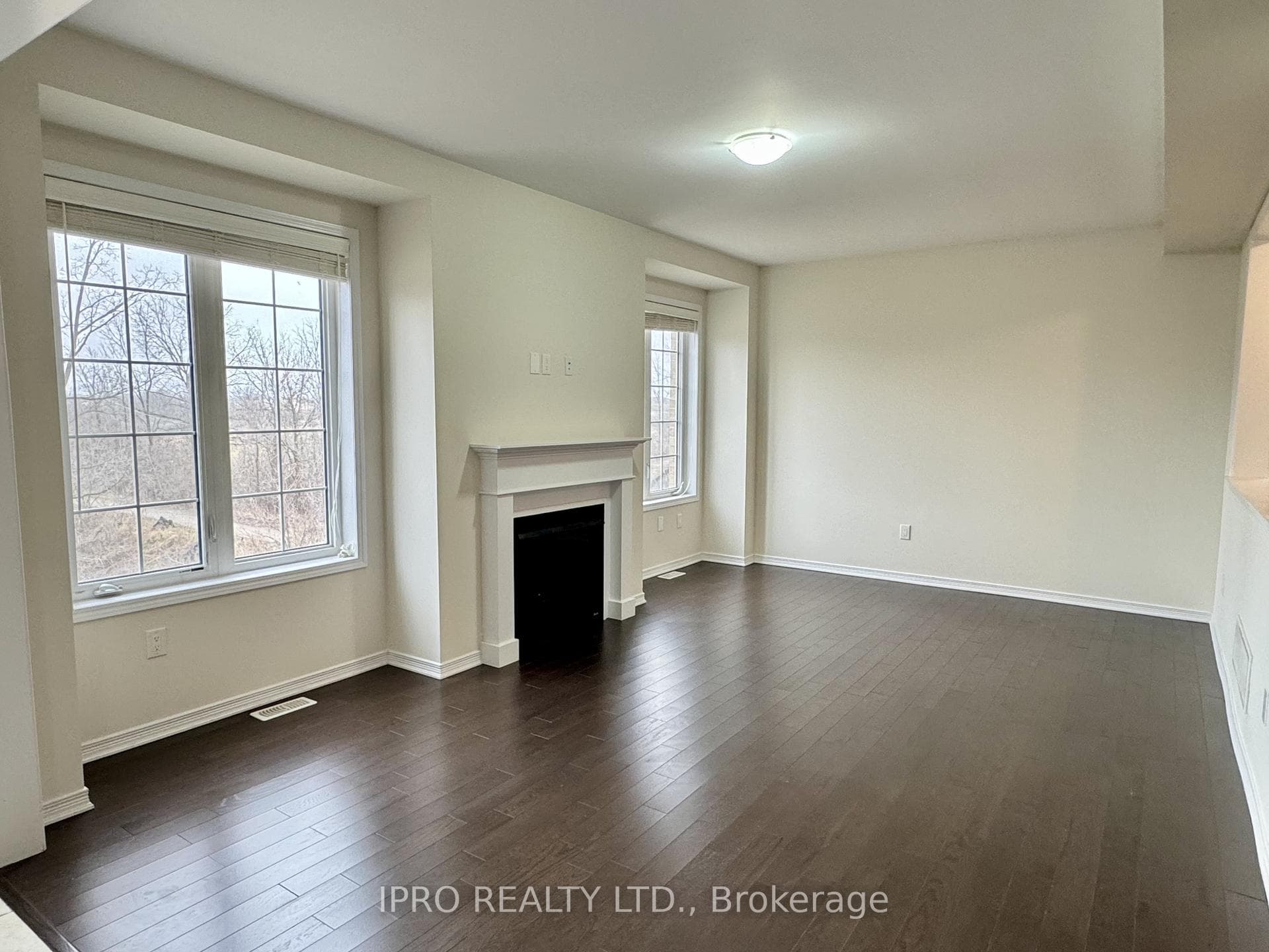 1 Fleming Crescent photo 3