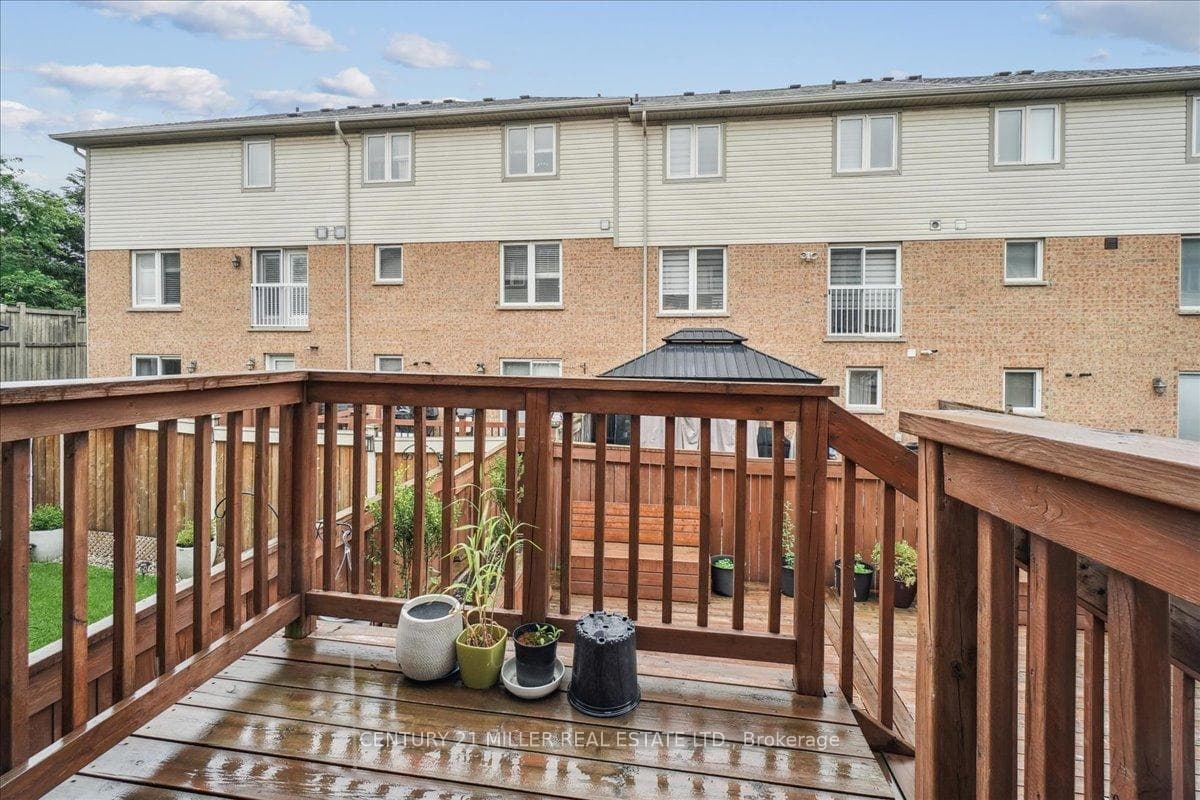 3054 Highvalley Road photo 31