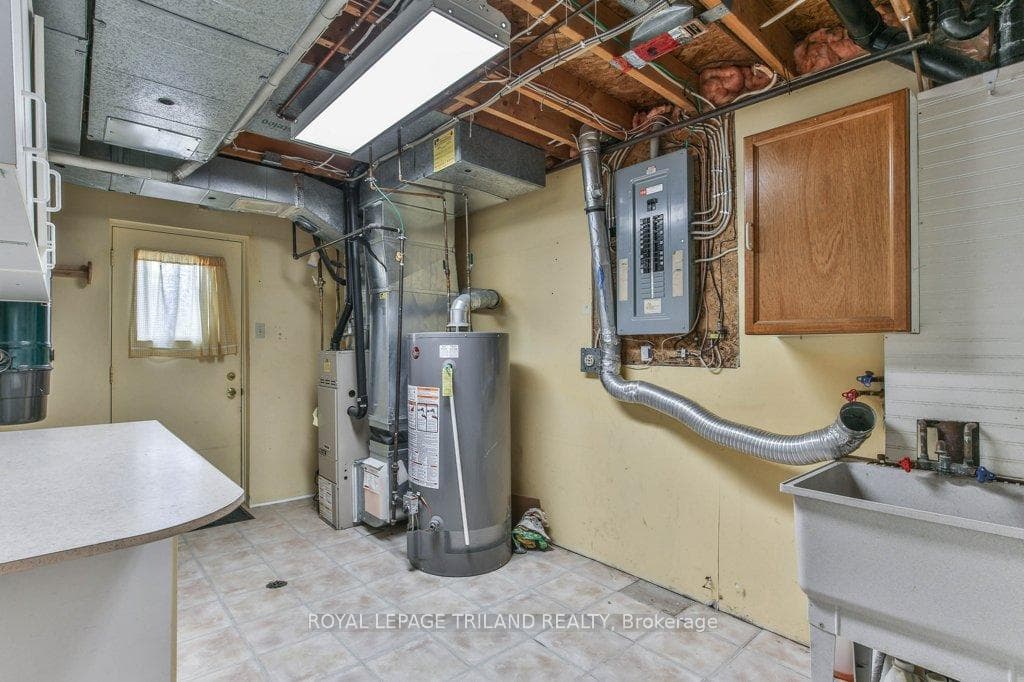 76 SPEIGHT Crescent photo 28