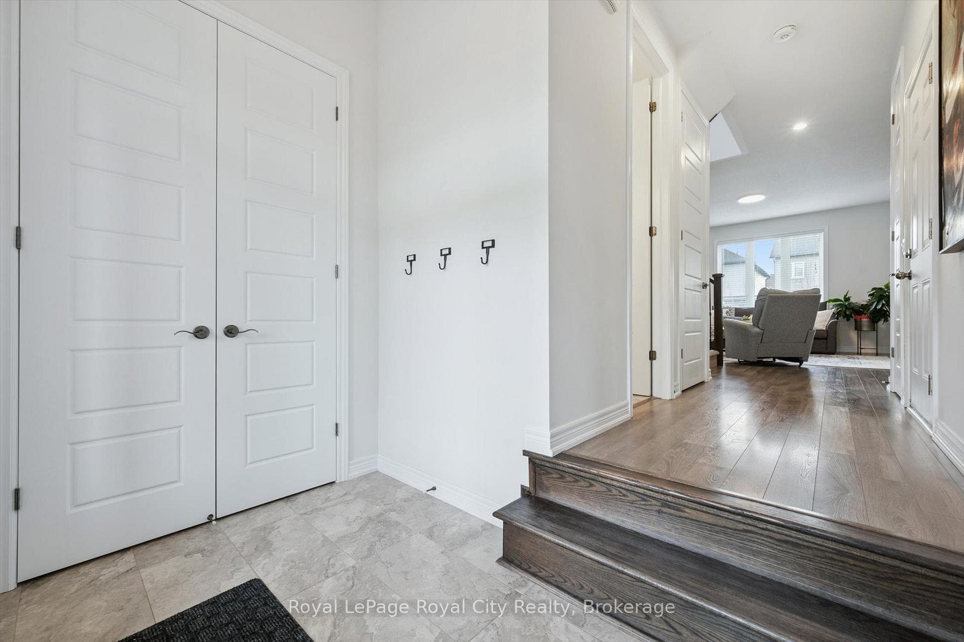 98 Kay Crescent photo 5