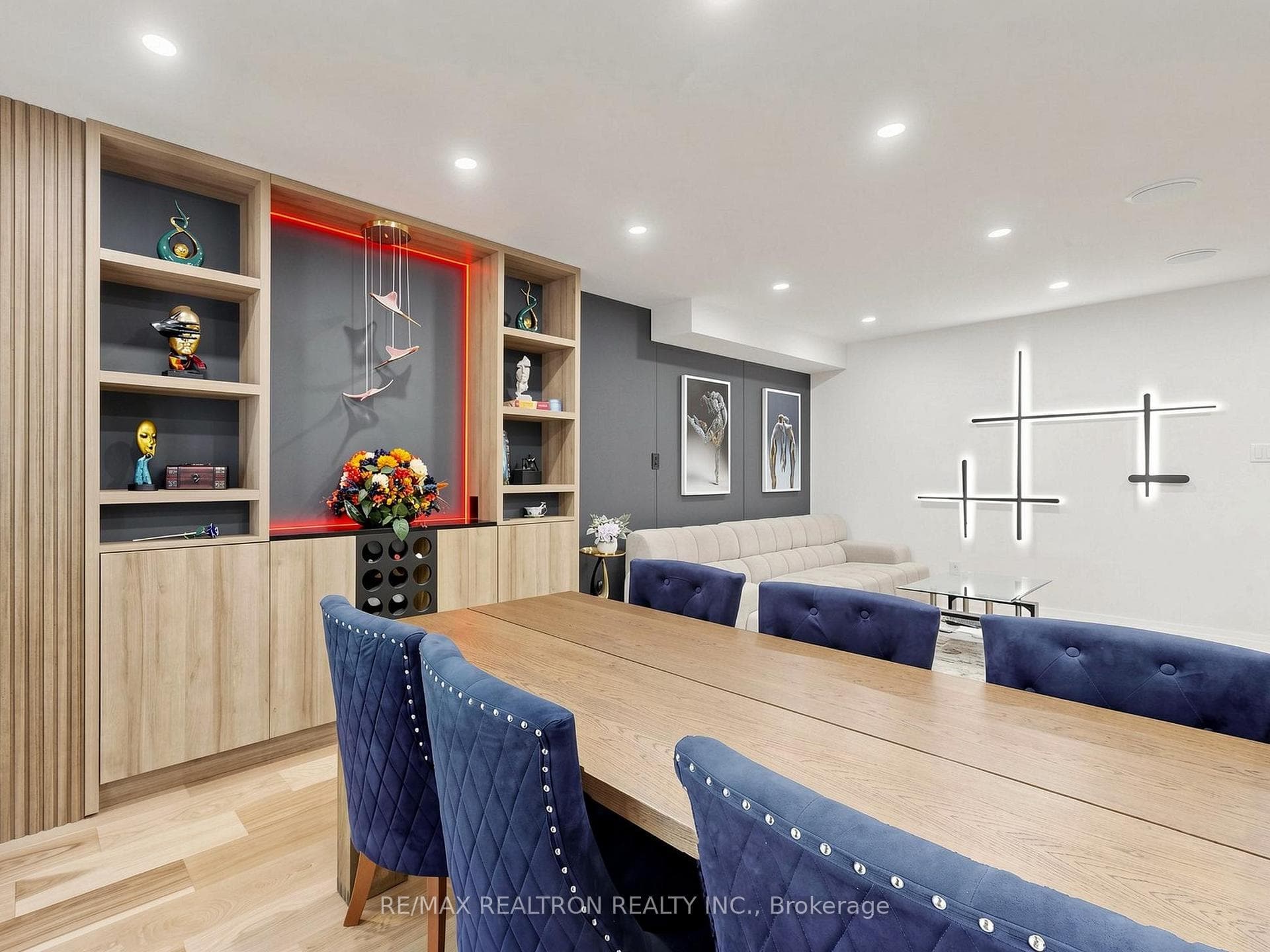 68 Dallimore Circle photo 4