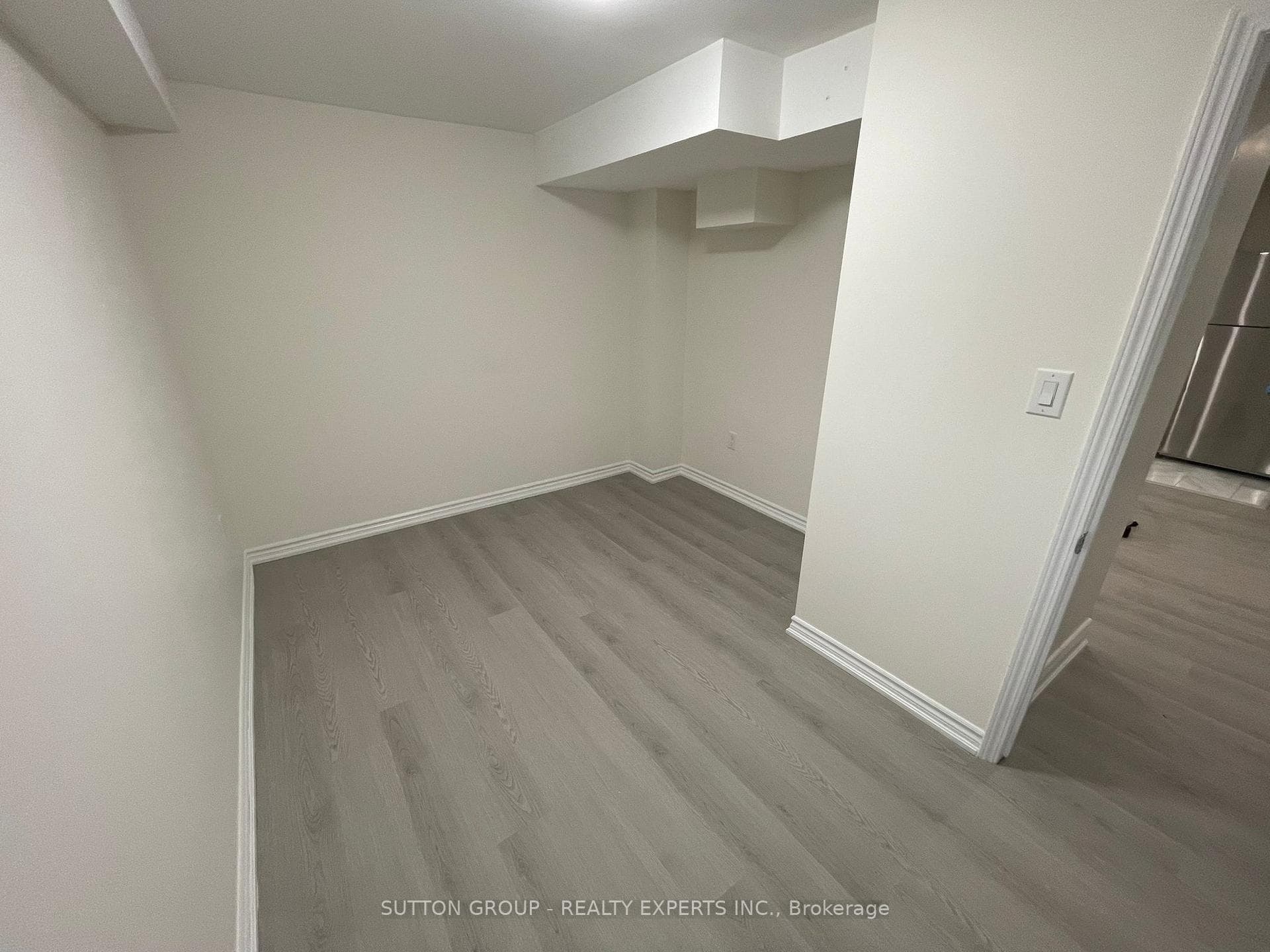1006 Cumming Boulevard photo 7