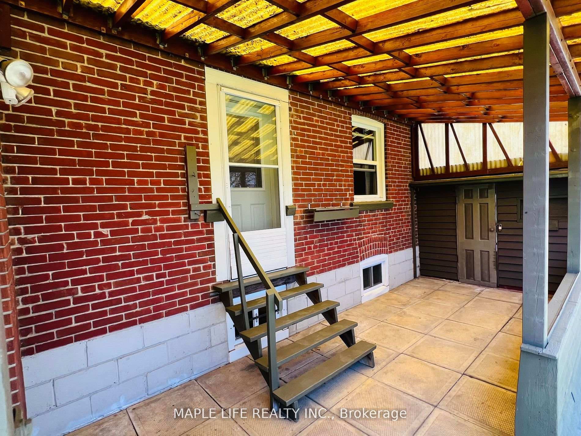 739 Pharmacy Avenue photo 31