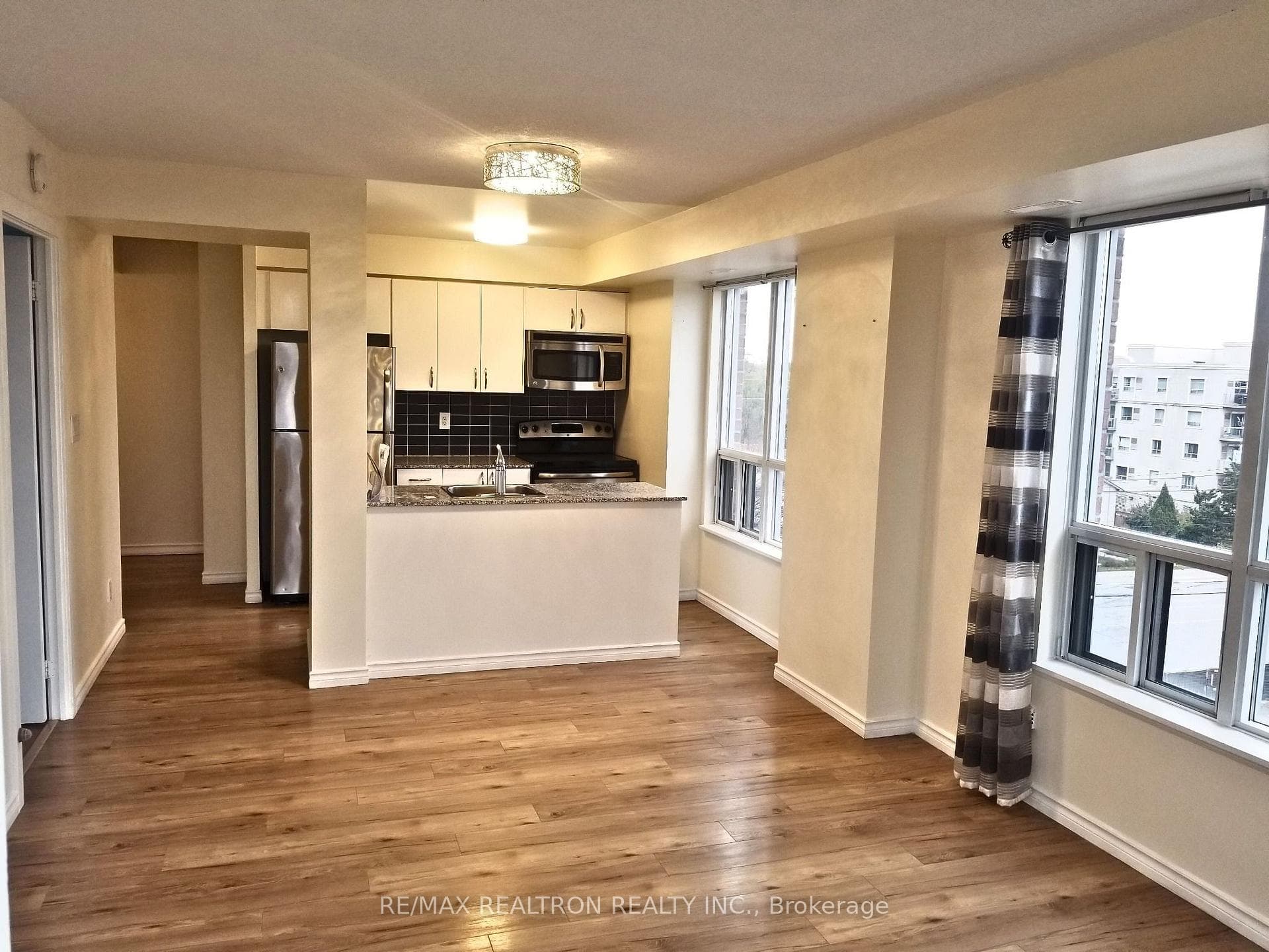 801 Sheppard Avenue Unit 605 photo 6