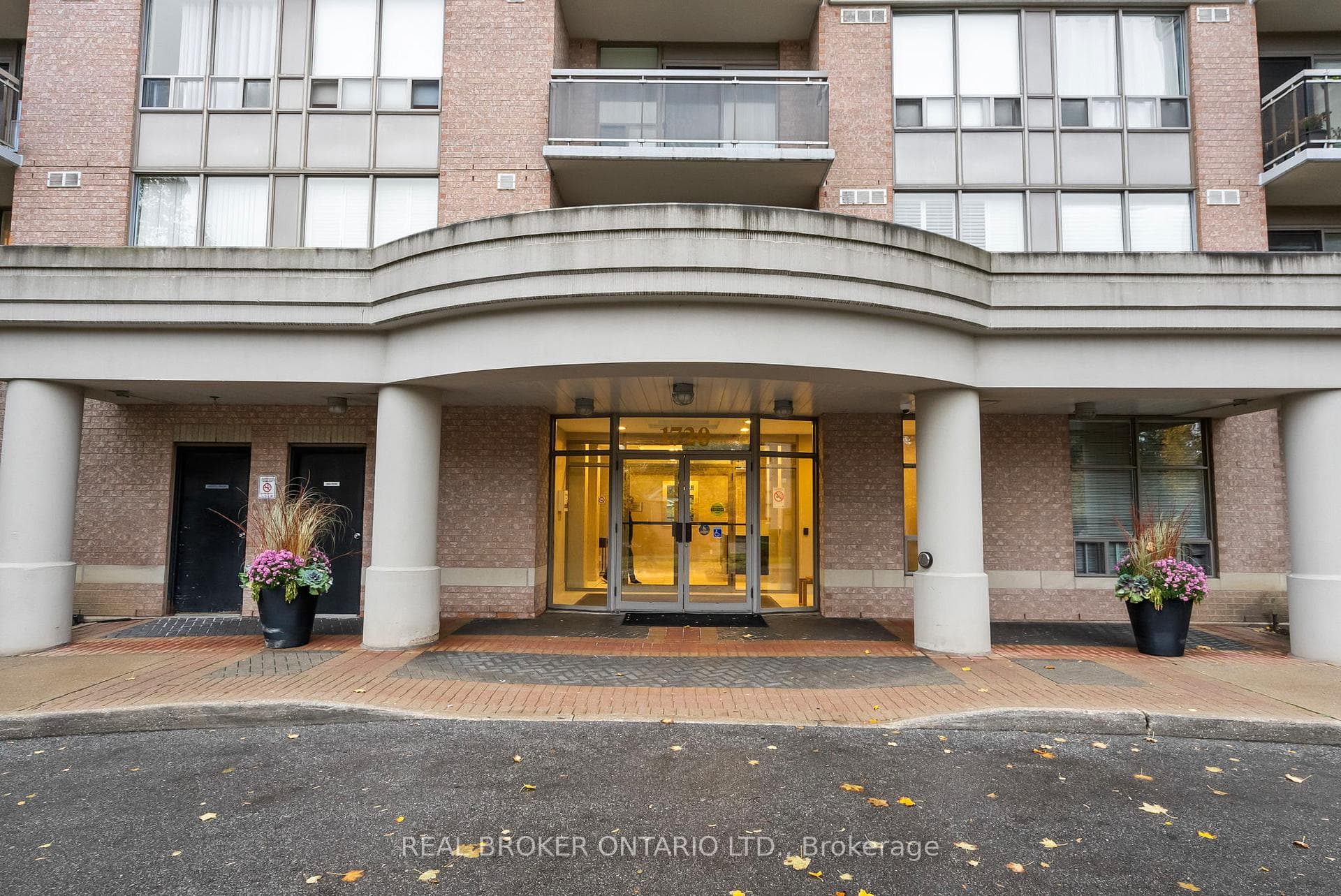 1720 Eglinton Avenue Unit 601 photo 3