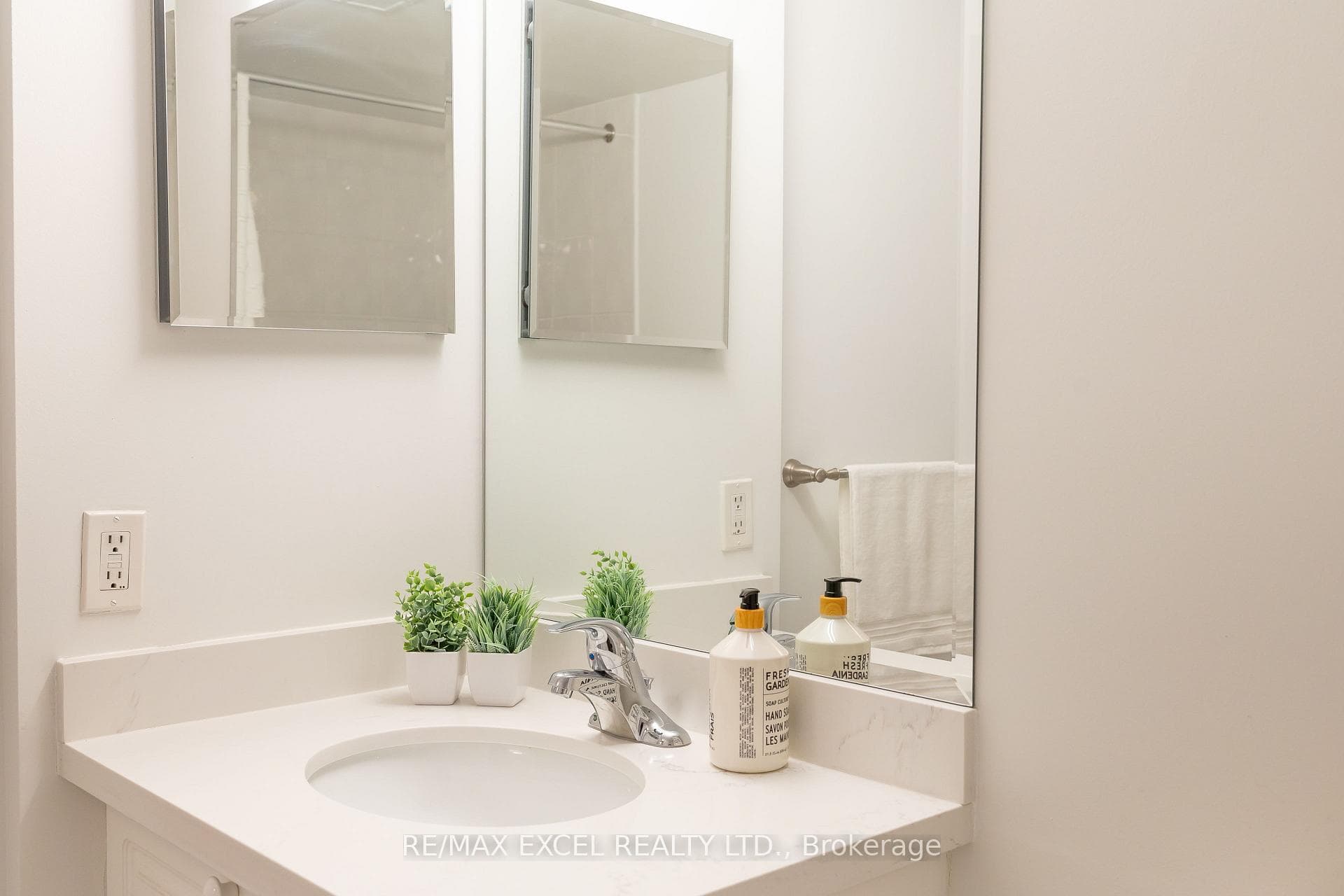 155 Beecroft Road Unit 2512 photo 18