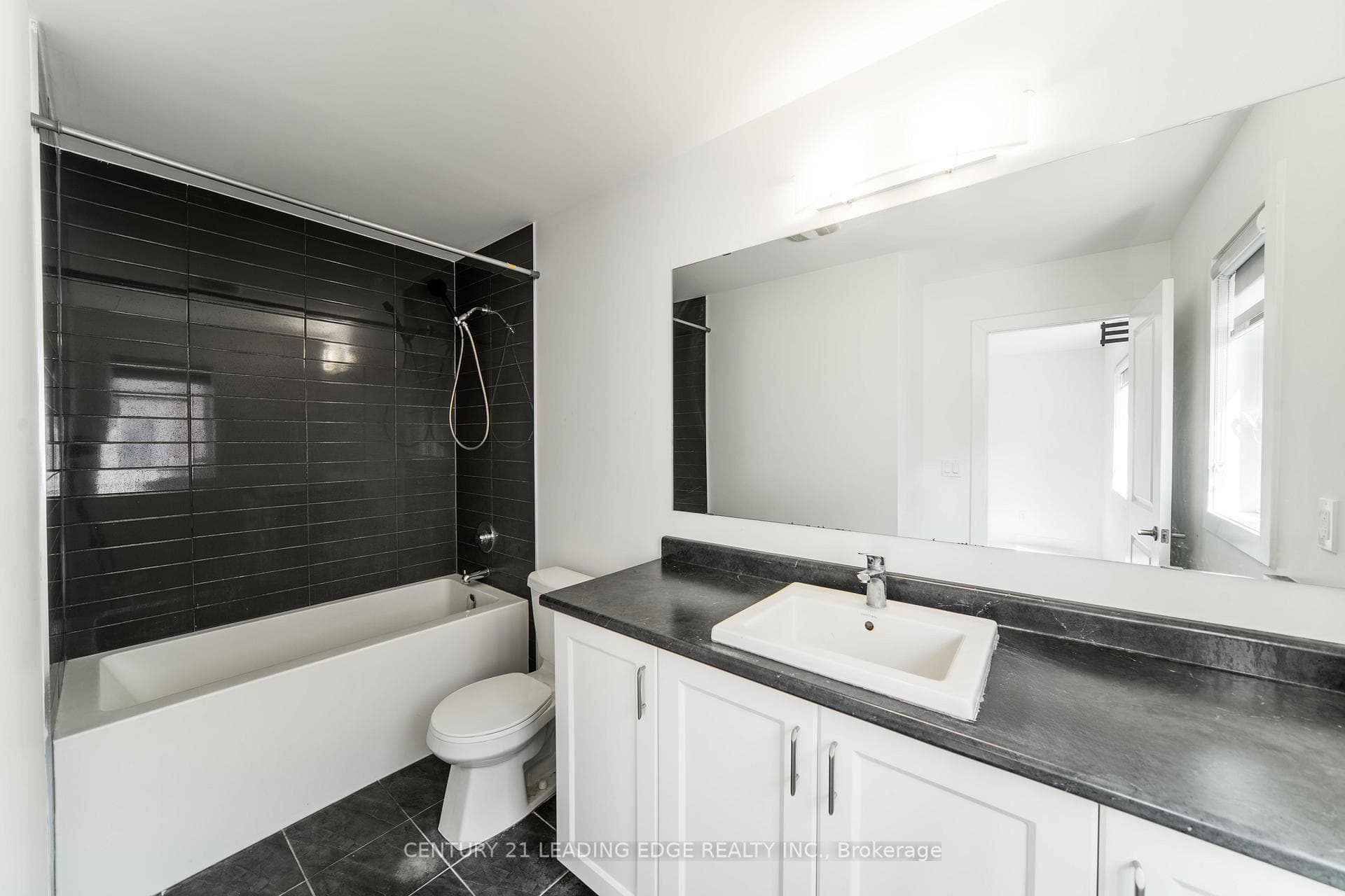 77 Kentledge Avenue photo 29