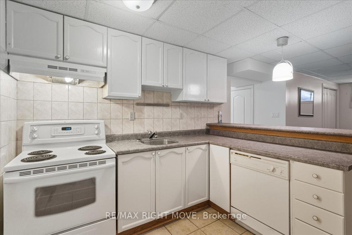 110 Livingstone Street photo 36