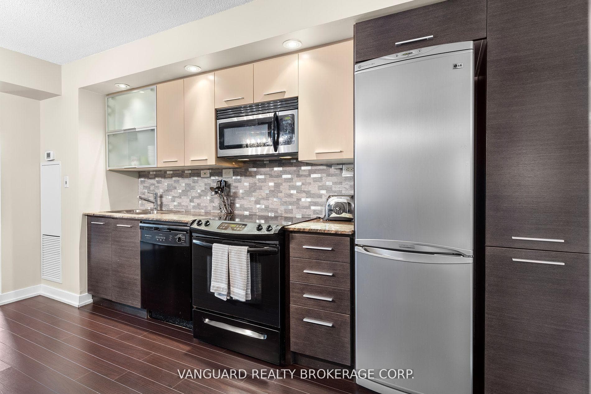 8 Telegram Mews Unit 637 photo 10