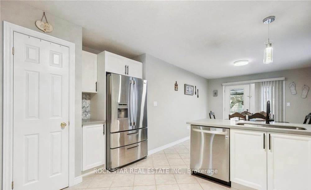 996 BEACH Boulevard photo 9
