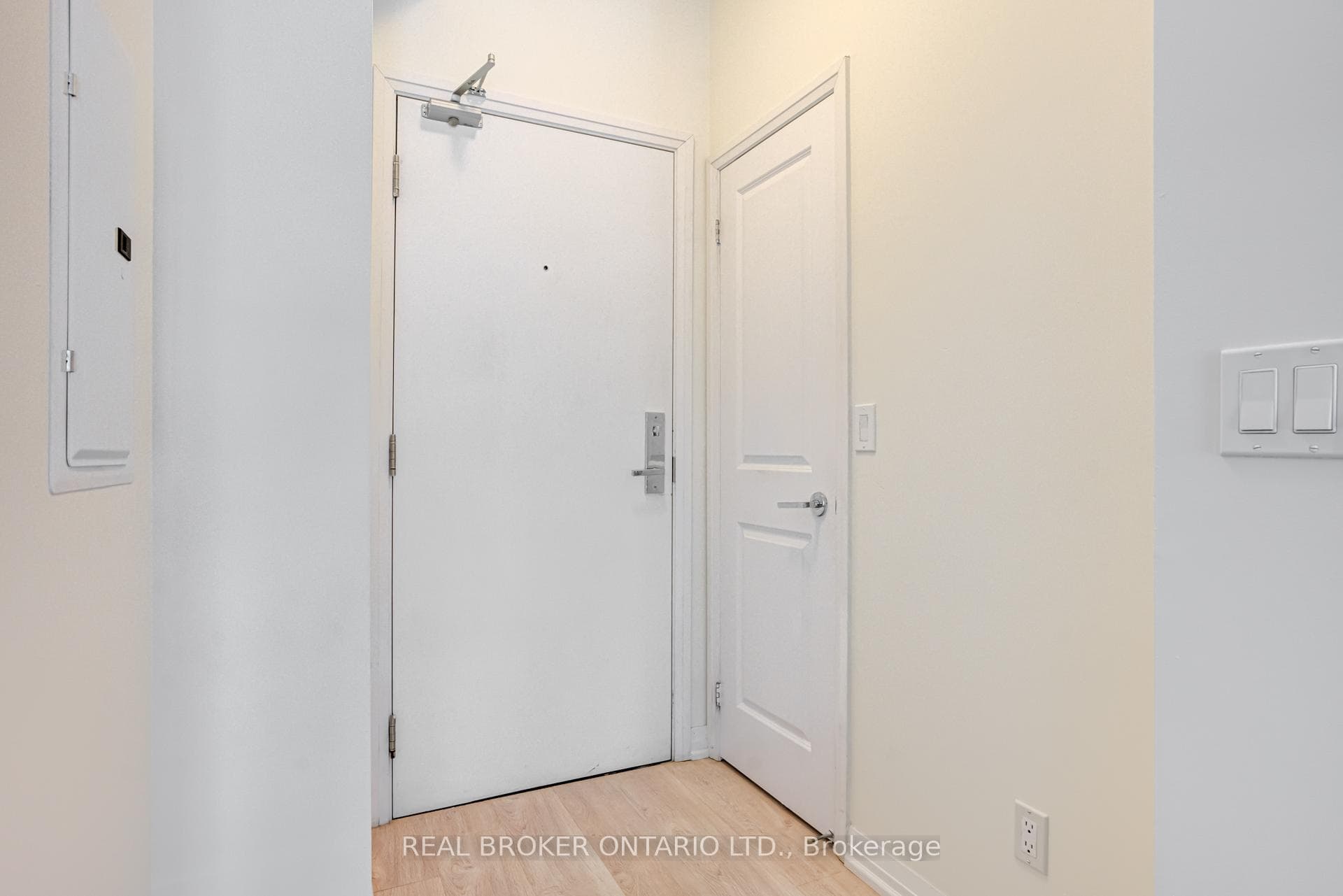 59 Annie Craig Drive Unit 606 photo 5