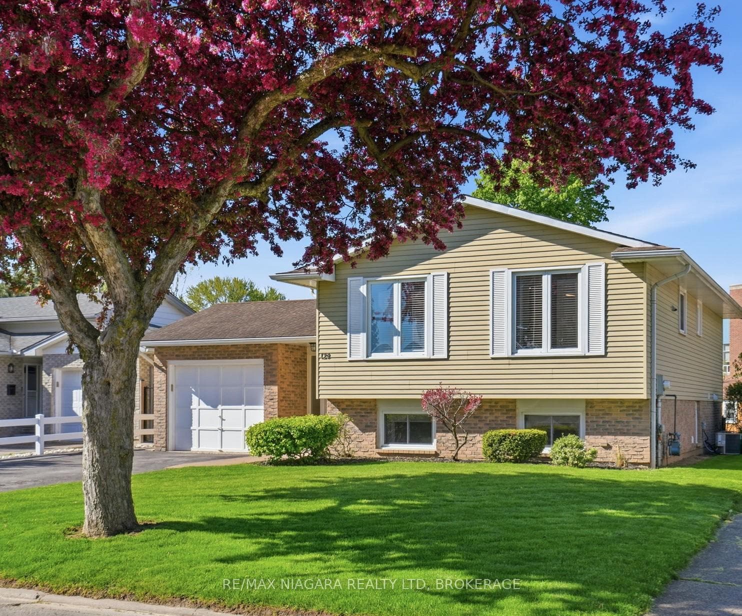 129 Elma Street photo 2