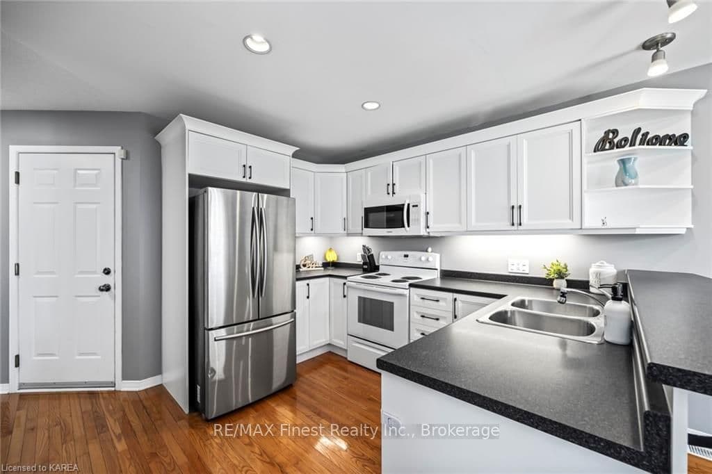 1021 RAINBOW Crescent photo 19