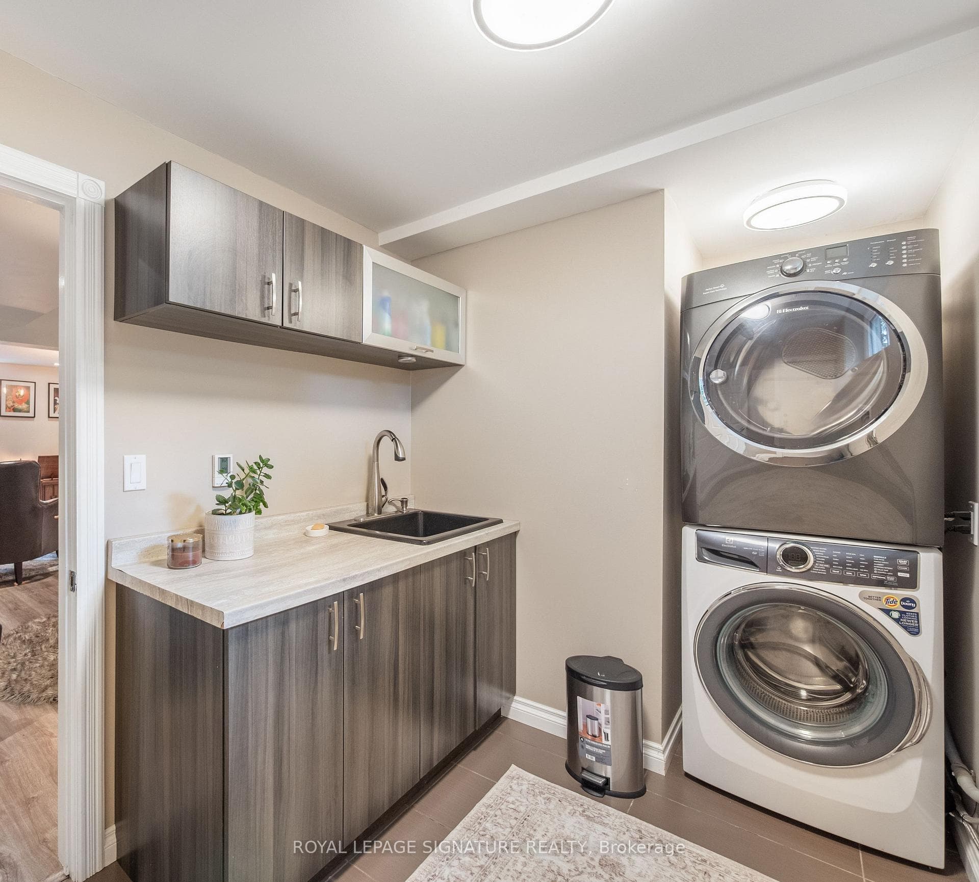 245 Appleby Road photo 20