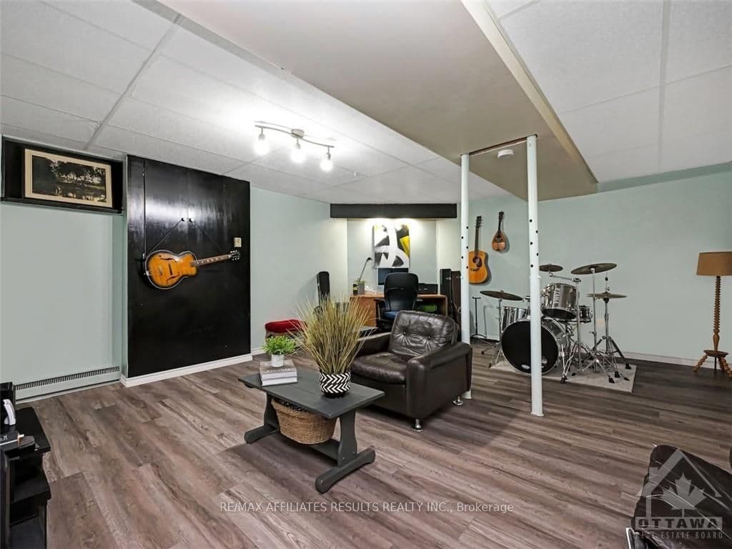 4 SELYE Crescent photo 24