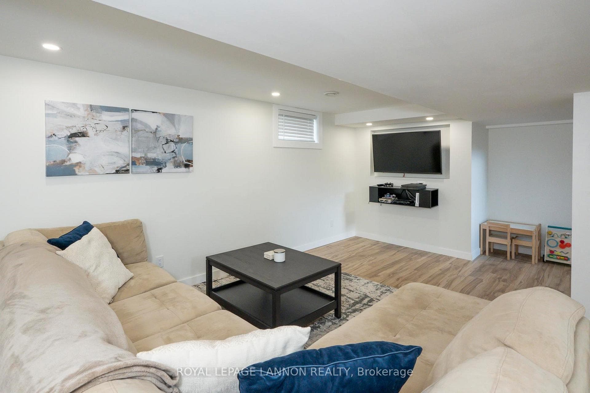 131 Maplewood Street photo 17