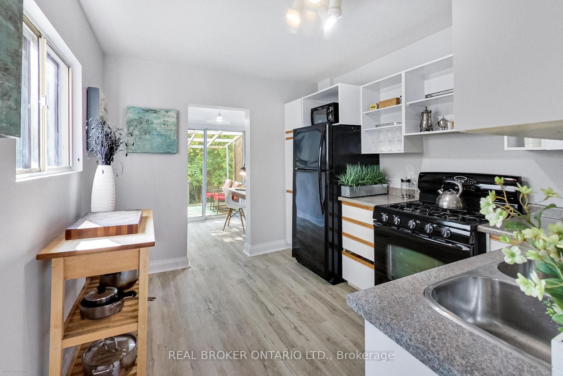 10 King Edward Avenue photo 7