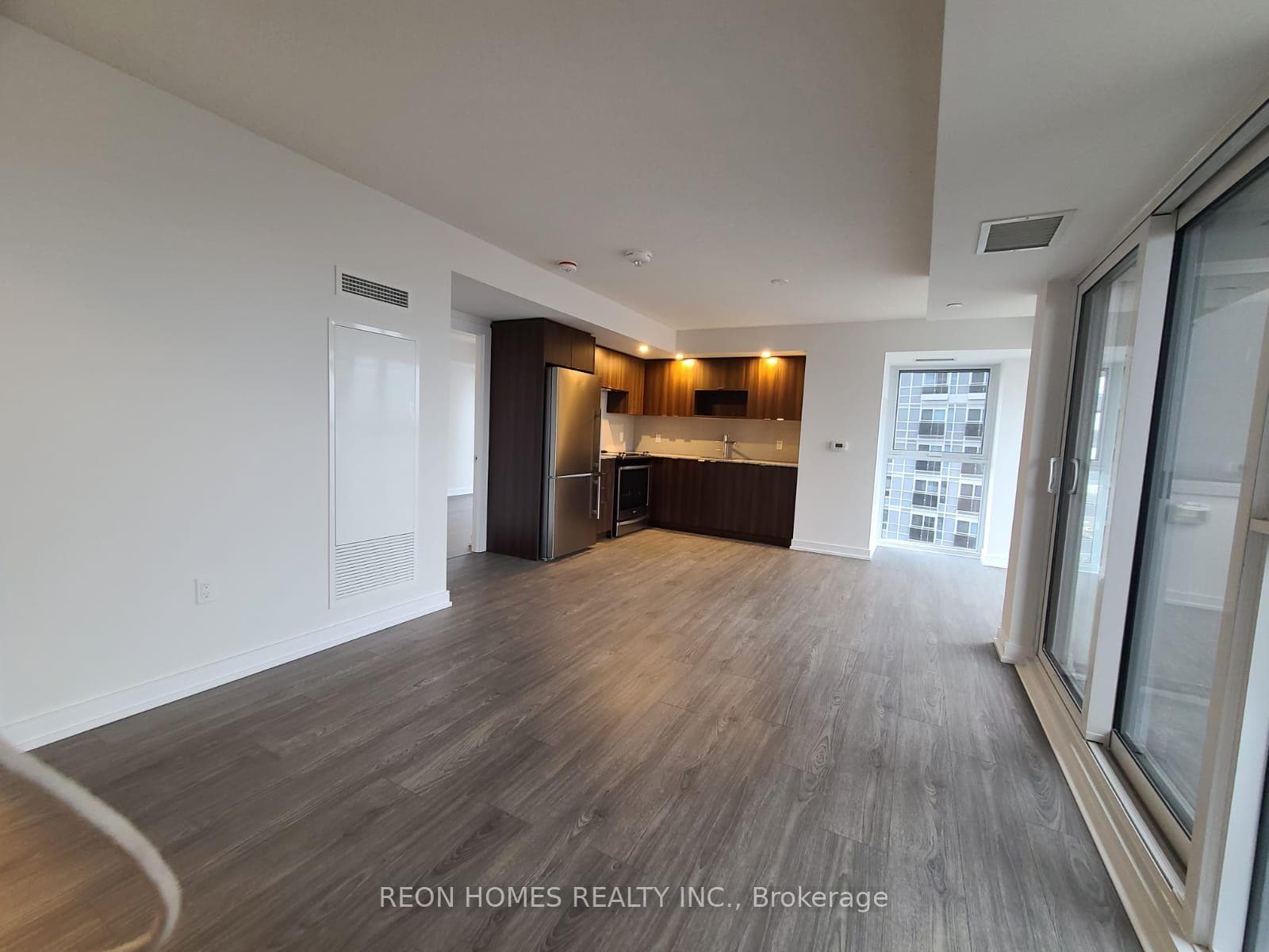 225 Village Green Square Unit 1103 photo 4