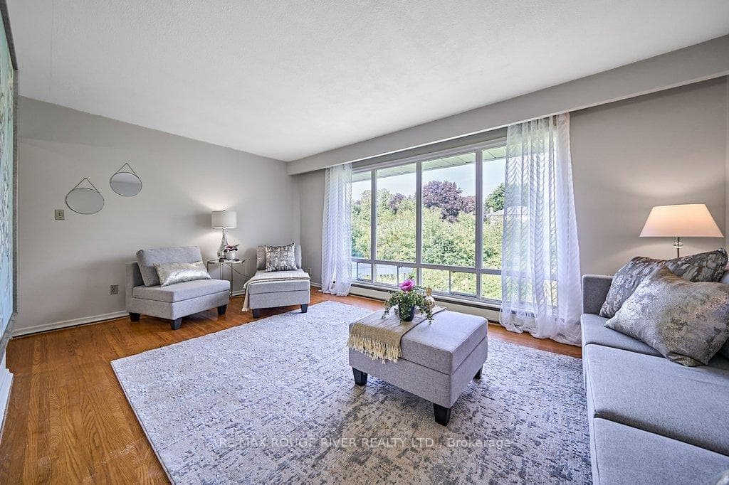873 Oshawa Boulevard photo 17