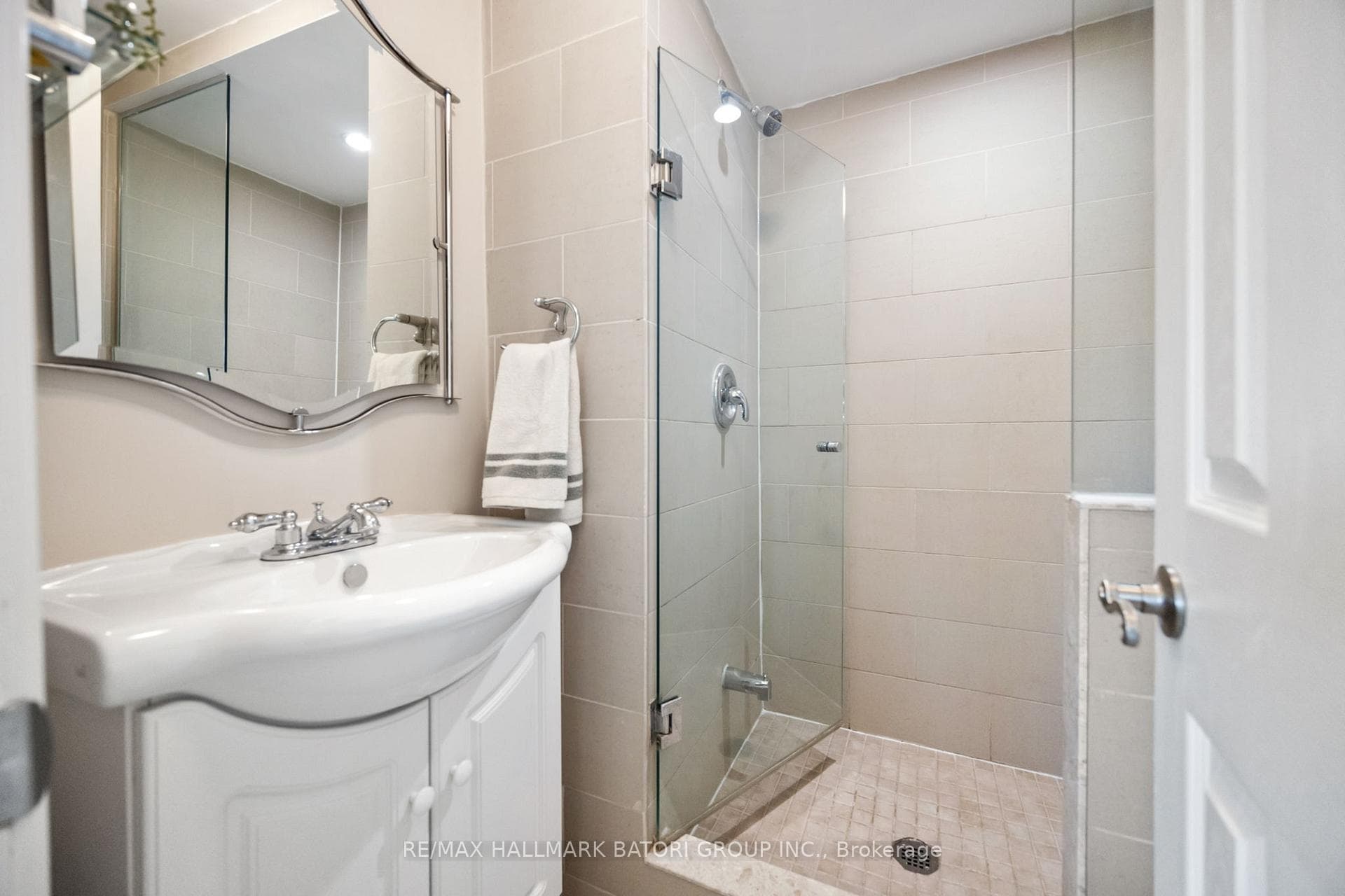 282 St Clements Avenue photo 18