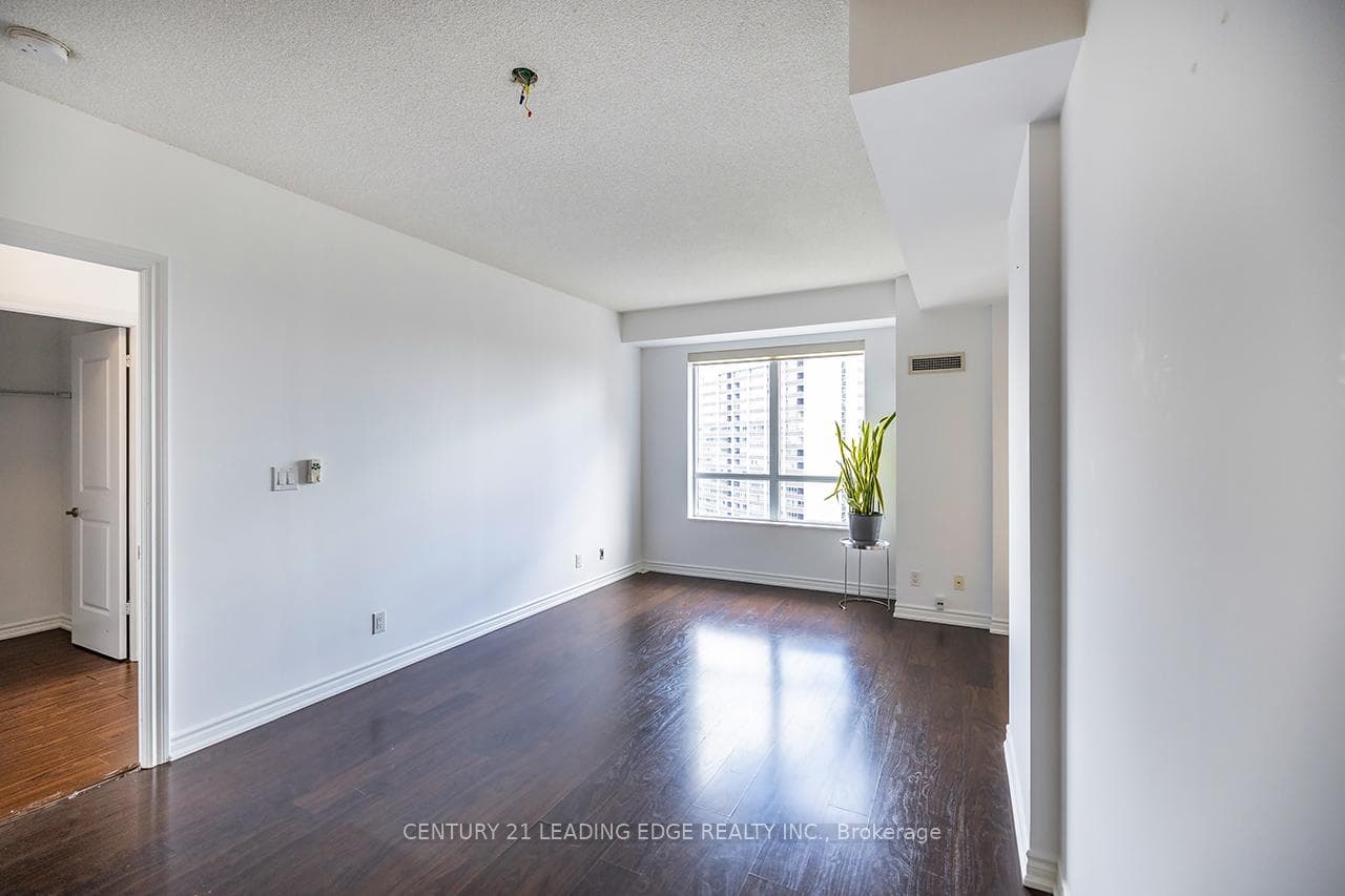 133 WYNFORD Drive Unit 1802 photo 11
