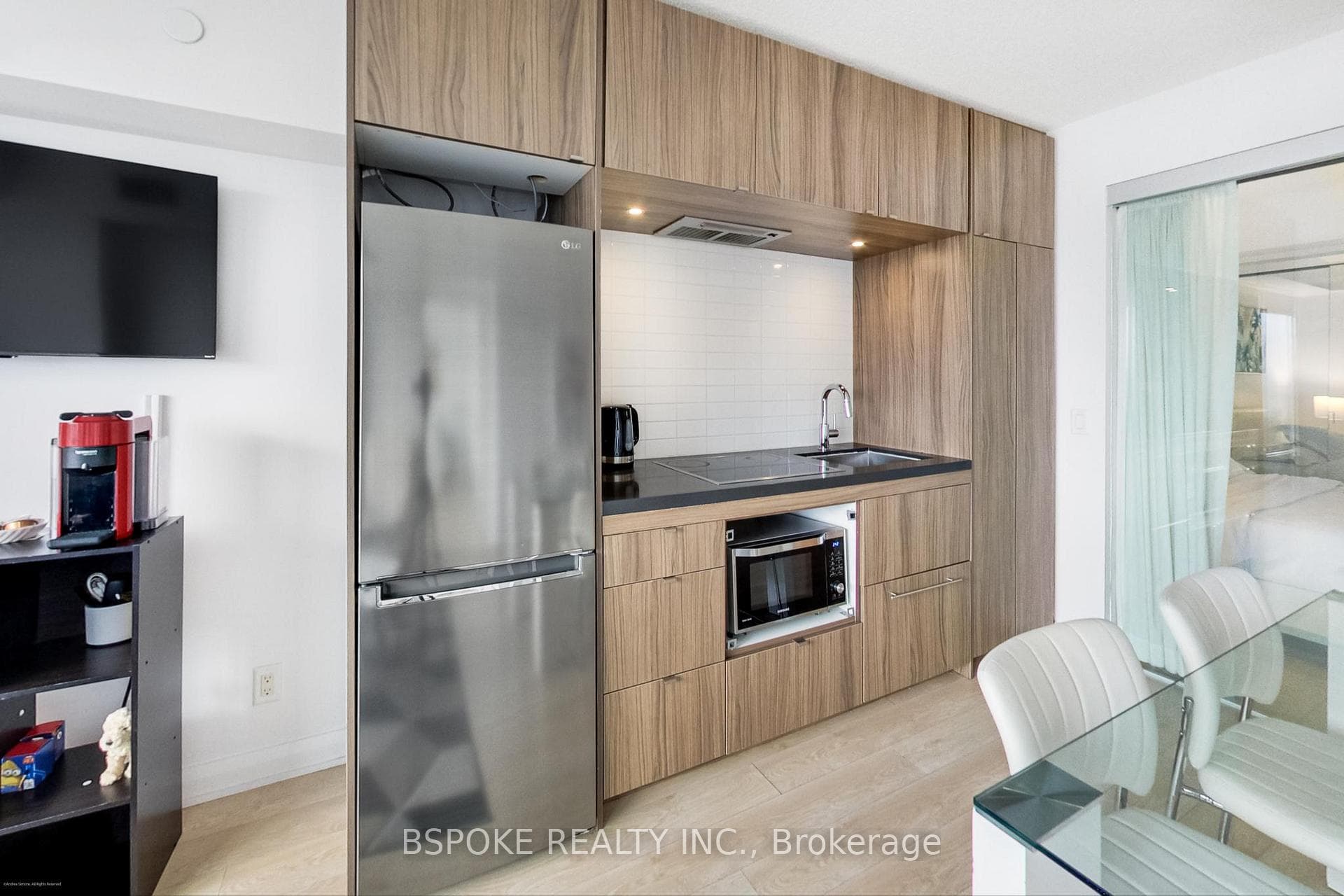 155 Yorkville Avenue Unit 1918 photo 6