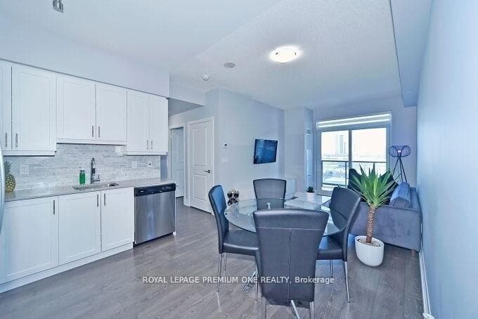 3700 Highway 7 Road Unit 1211 photo 4