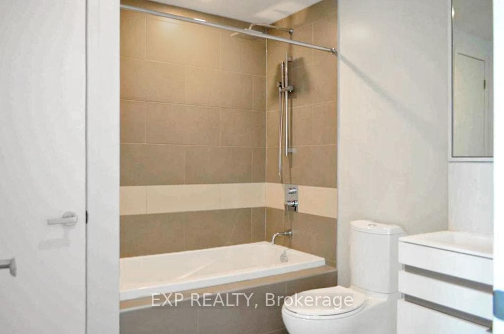 197 Yonge Street Unit 3107 photo 4