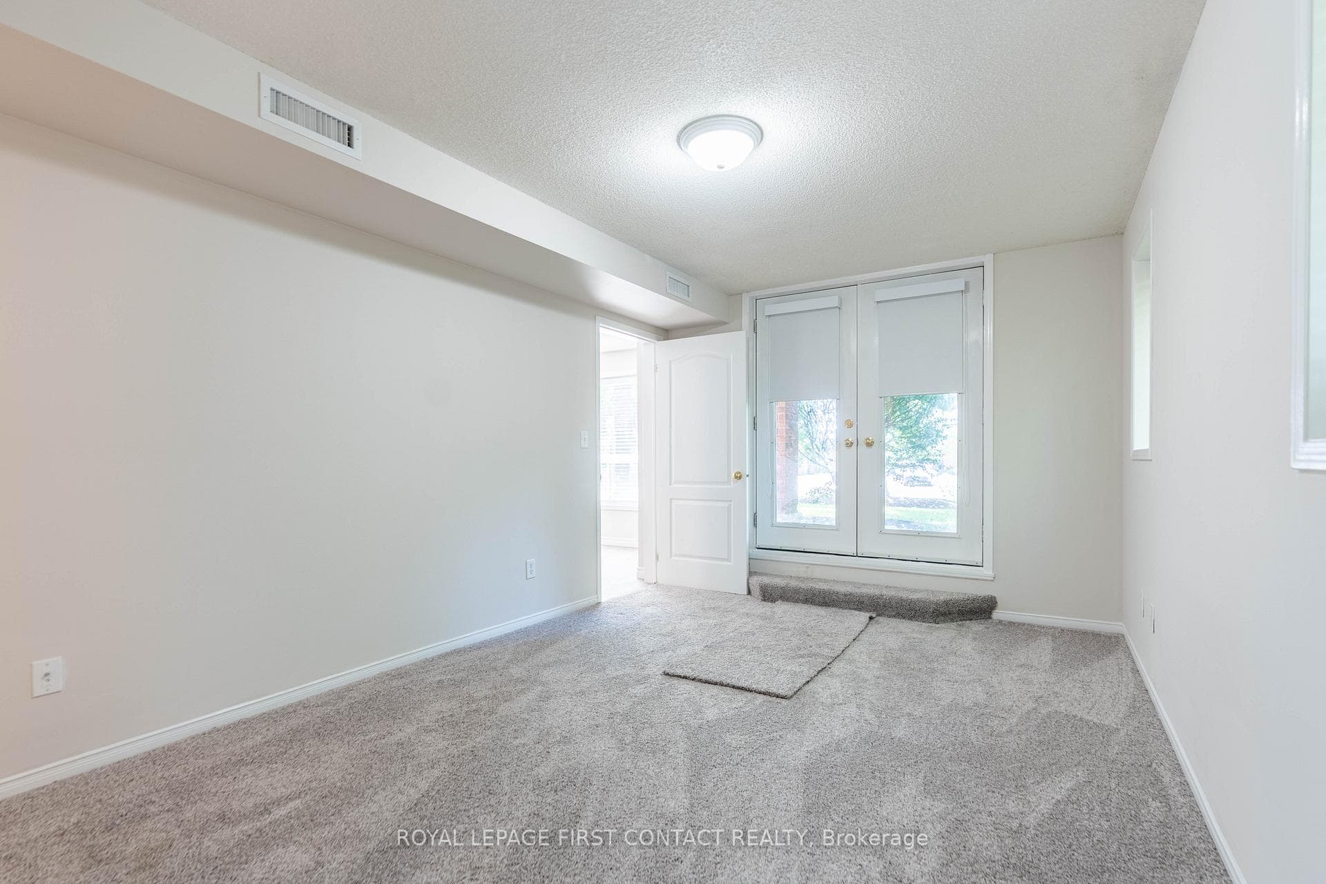 117 EDGEHILL Drive Unit 103 photo 6