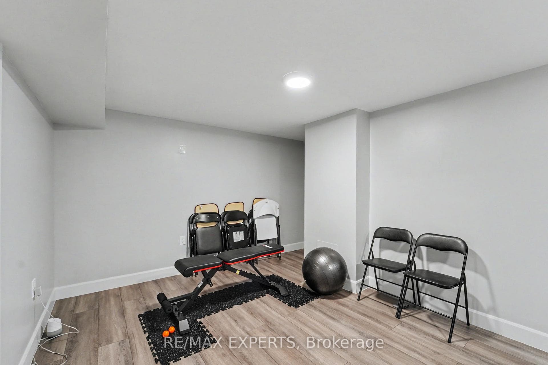 4 Willis Drive photo 28