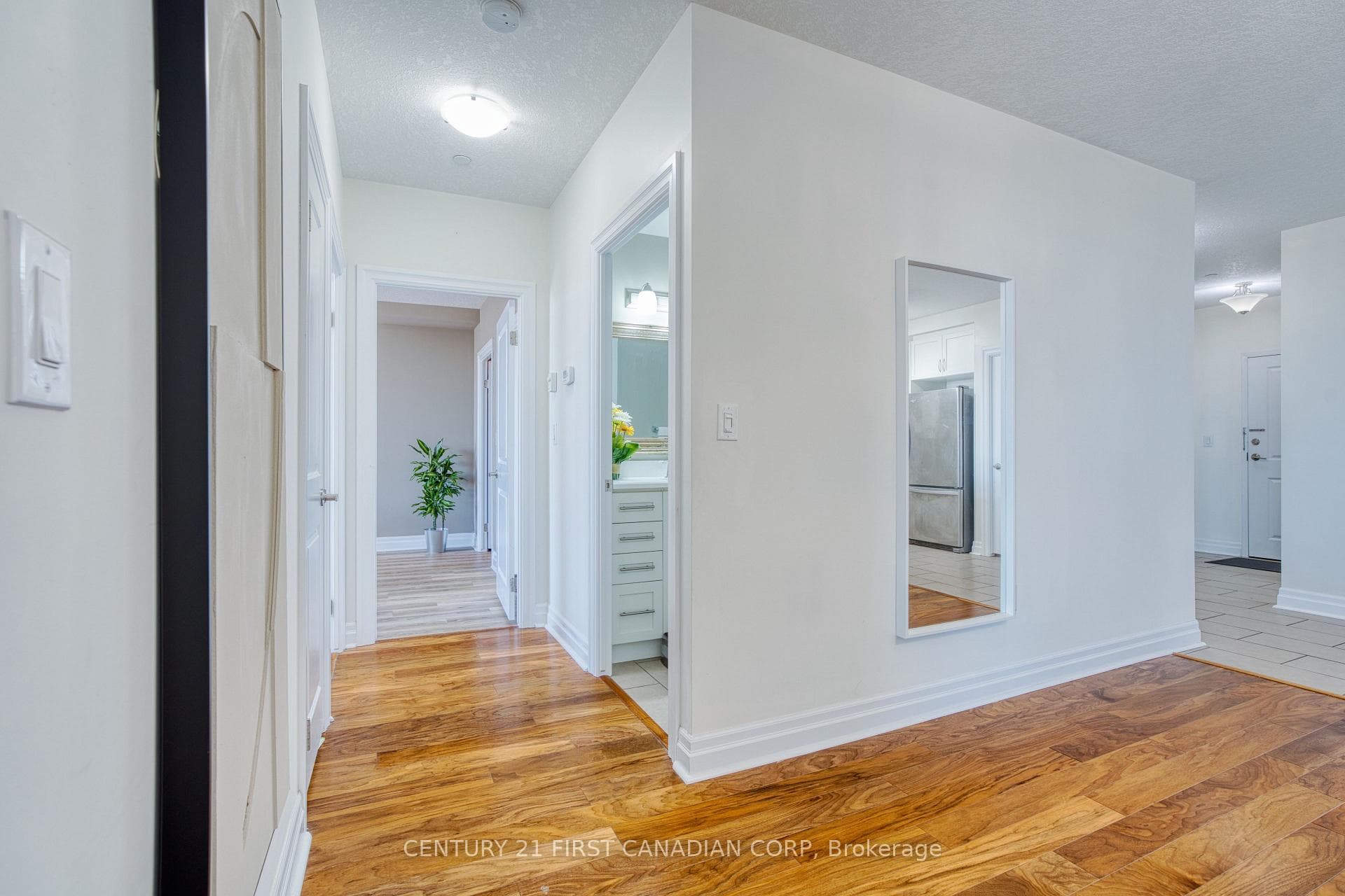 240 Villagewalk Boulevard Unit 812 photo 17