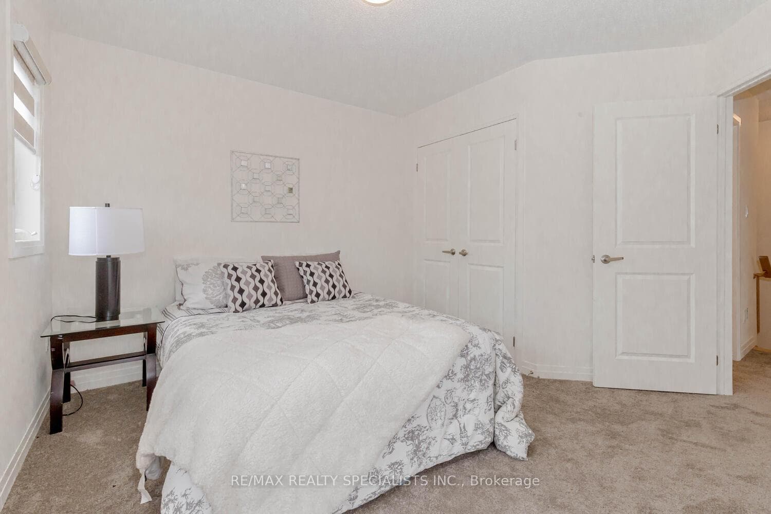 2 Emmas Way photo 29