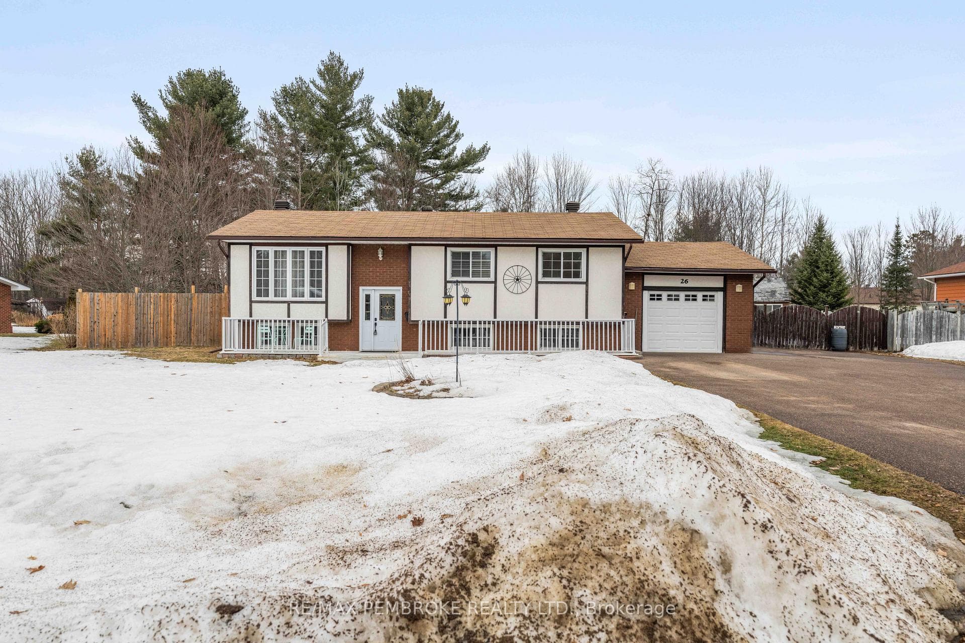 26 Mueller Crescent photo 1
