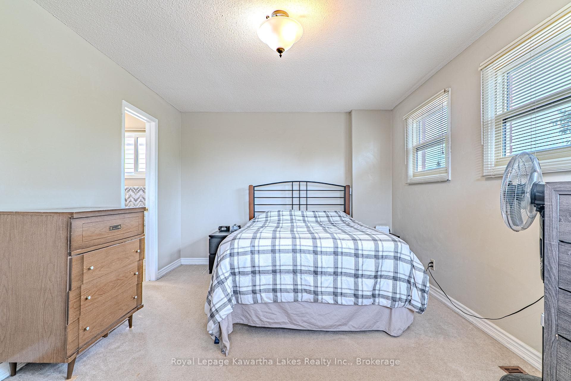 38 Lipton Crescent photo 18