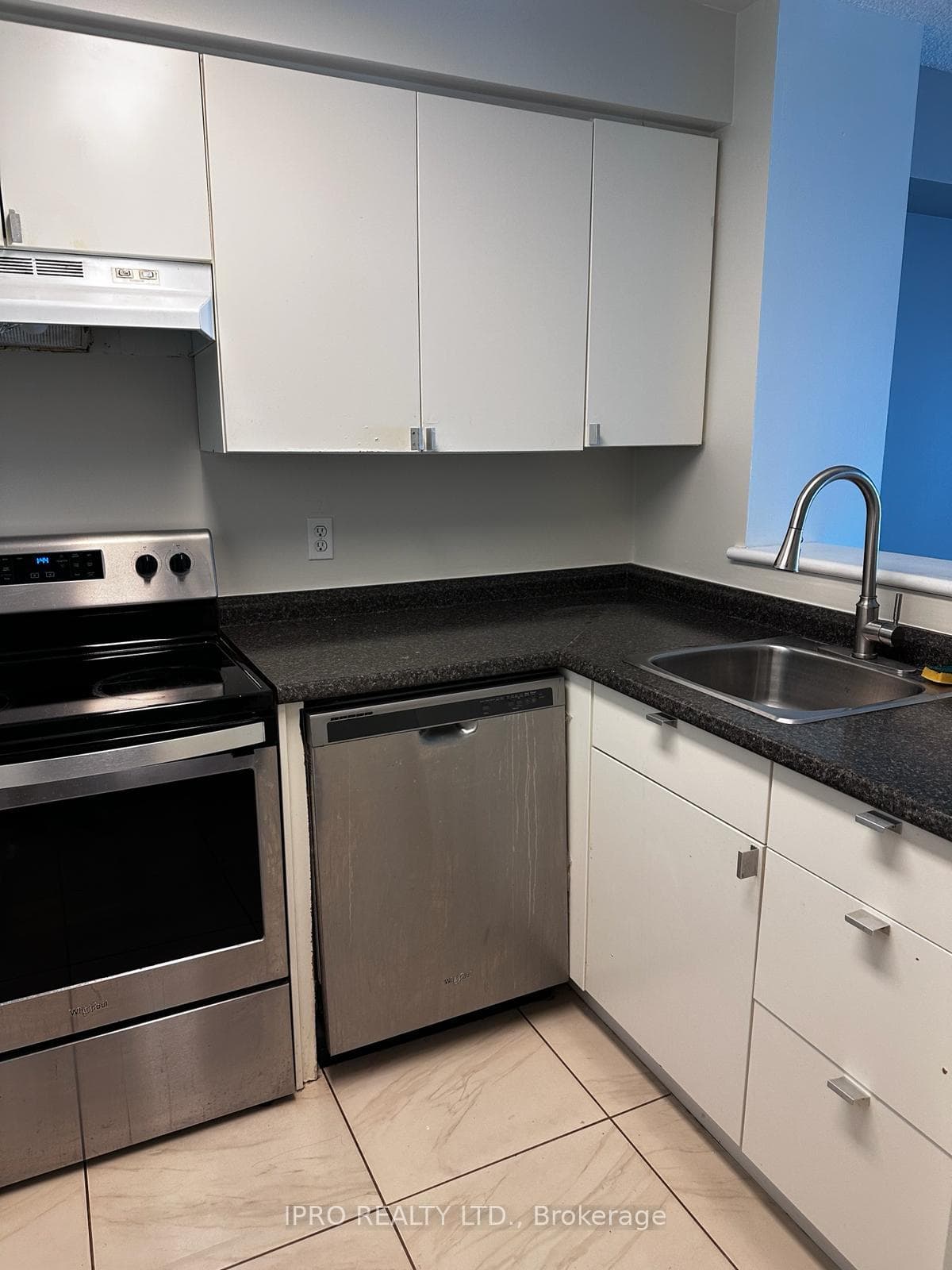 8 Pemberton Avenue Unit 401 photo 17